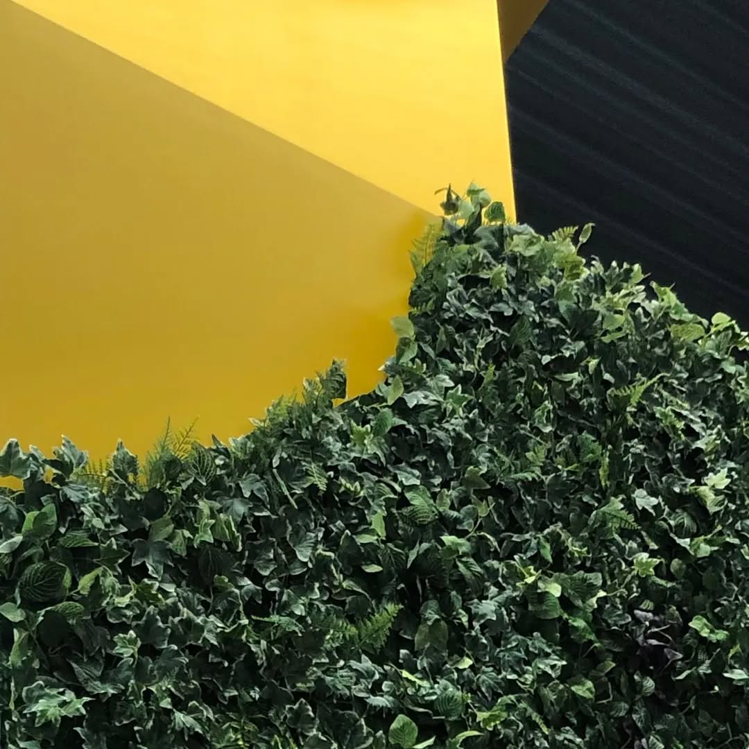 Voor DHL ontwierpen wij een toren van 5 meter hoog inclusief groene decoratie.
#portfolio #studio_vo #graphic #design #grafisch
#designer #grafischontwerper #signing #belettering #presentatie #visuals #vormgevers