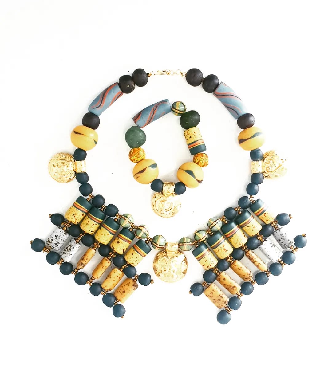 Always happy when we receive more of these exquisite adornments with the authentic Gh 🇬🇭 flavour.
Stop by this weekend to discover more.
available in store at @ellelokko
0551 554433 for purchases and deliveries⠀
#availableinstore #shoplocal #ellelokko #tropicsandmodern #lokkoroad #curators #africanbrands #conceptstore #accrachic #womanowned #blackowned #conceptstore #shoppinginaccra #wheretoshopinaccra #osu #accra #ghana #westafrica #africa #shop #home #design #fashion #accrafashion #unisex