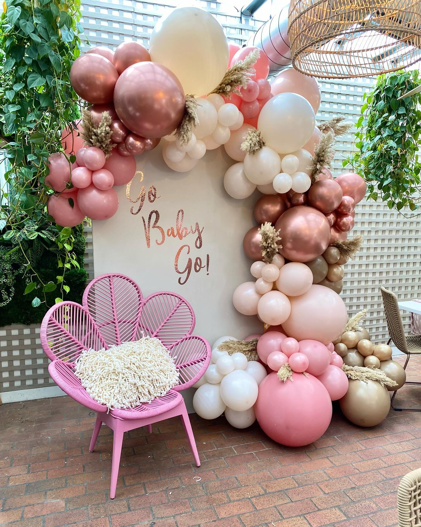 Baby shower, but also Kentucky Derby๐๐โฆ you can have it all! ๐คช #PartyPoppersCO