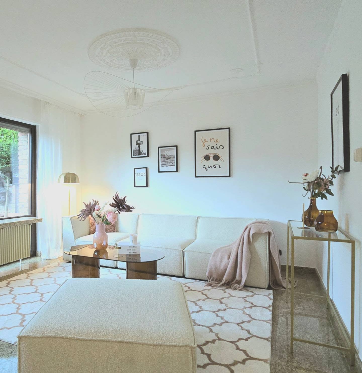 OhLaLa!!
Was machen, wenn zu einem Reihenhaus ein barocker Schrank in Creme und gold, Stuck, Marmor- und goldene Ziersäulen einfach dazugehören?😯
Genau! Nicht jammern, sondern kreativ werden und das was da ist mit dem, was dazukommt zu einer Einheit verschmelzen lassen. 💘💫
Oui Oui, mon cherie - diese Immobilie ist ein Fest für Romantiker!🌹❤️🔥
Und warte mal ab!☝🏻 Die werden nicht lange auf sich warten lassen!🥰
#homestaging # homestagingprofessional #immobilienpräsentation ##verkaufsimmobilien ##erbimmobilien ##immobilienverkauf #immocation #immopreneur #Immobilien #schönerwohnen #bonn #Köln #rheinsiegkreis