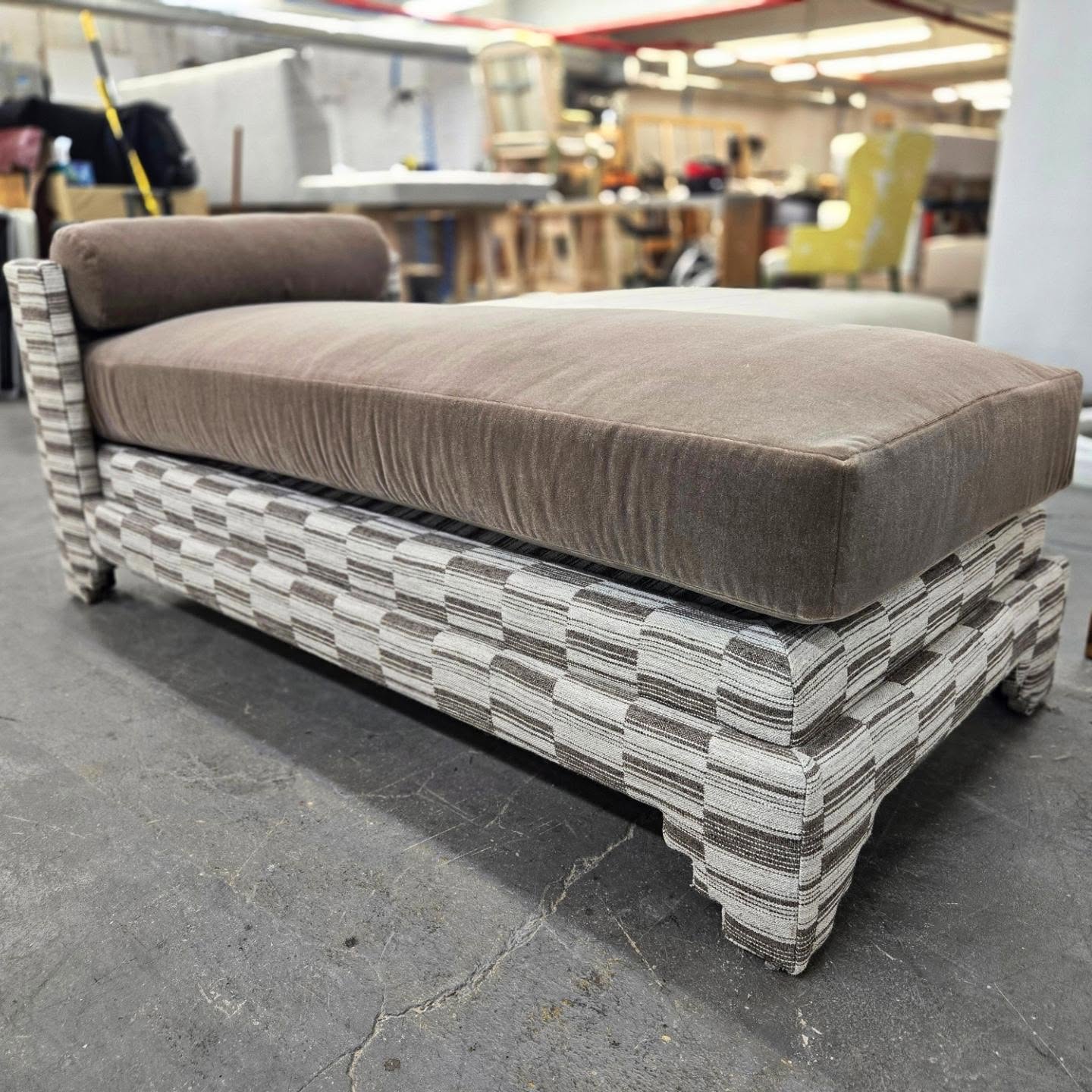 Let's play another game of real vs. render, because it's truly my new favorite game. After Duck Game. Because I love Duck Game and I don't care if I'm an adult. But my favorite grownup game is look at this piece of furniture and look at the render and see how close they are and this one is ⭐️Extra Special Fancy⭐️ because we added the finish fabric on the DFA since we already knew the COM when the order was placed. Now tell me you wouldn't feel like a princess laying on this thing? Playing Duck game 🦆🔫 ? You know you would.
#customfurnituredesign #customfurniture #philadelphiainteriordesign #njinteriordesign #customsofa