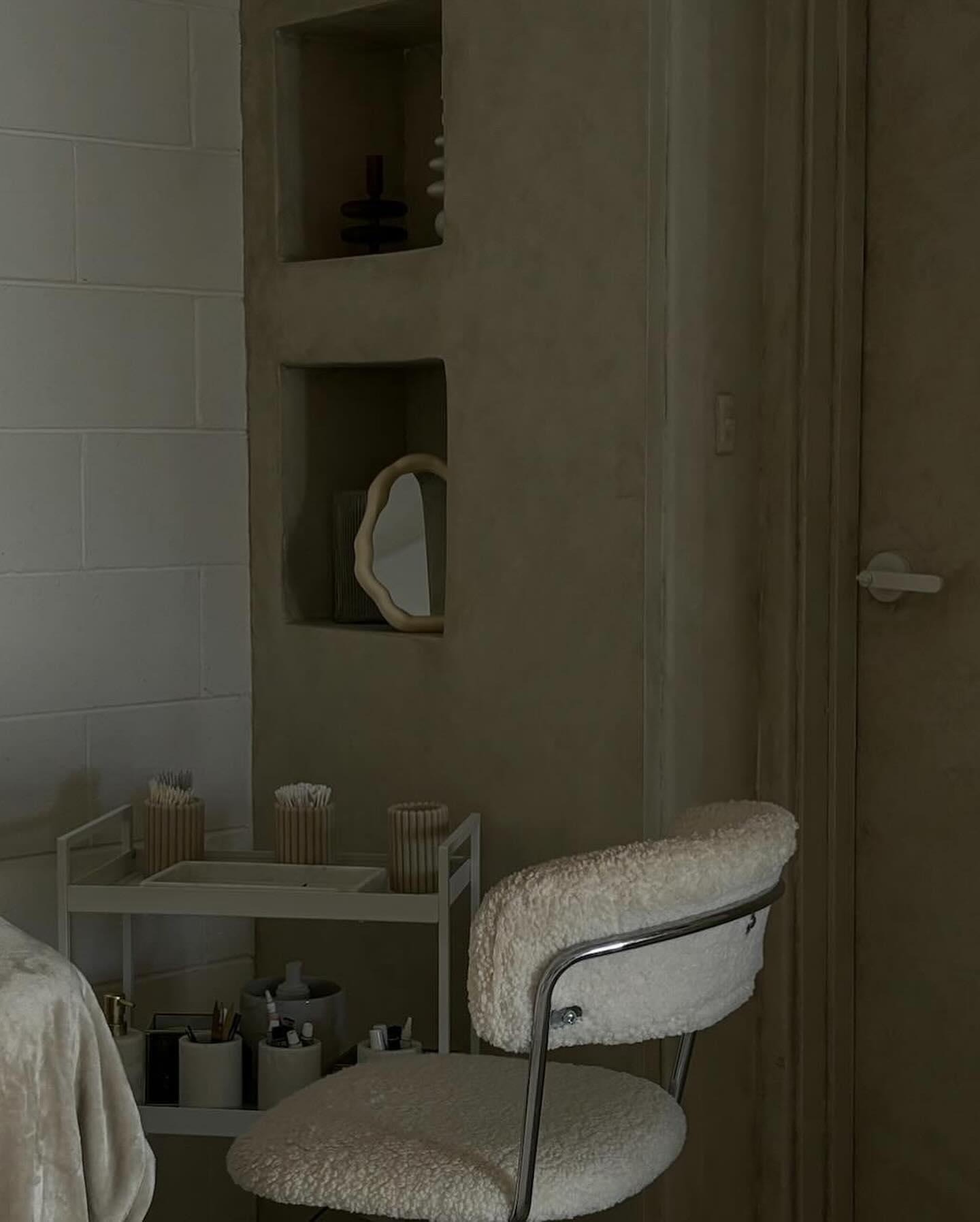 some brow moments. ✨
Mikayla is here to transform your brows into stunning works of art in studio while Lucy is away.
Book your appointment now and fall in love with your self even more every time you catch a glimpse in the mirror 😘
📸 @bizzysocialss