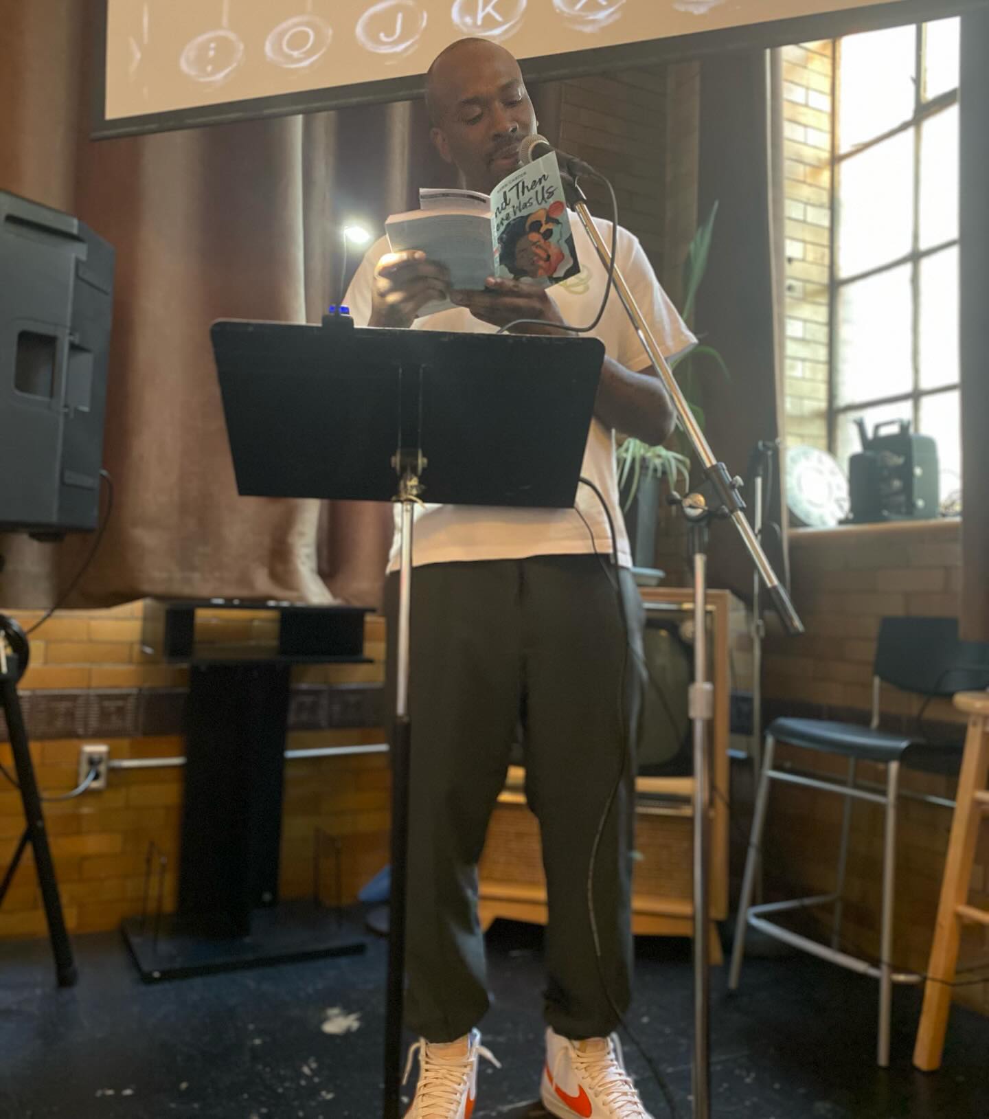 Snapshots from the May Lit Live event featuring @kerncarter @jesstaywriter @ehjchang @brentvans 🎤📖🎤 Thanks for coming out to PLAY! #hamont #readingseries #canlit #poetry #fiction #authorsofinstagram