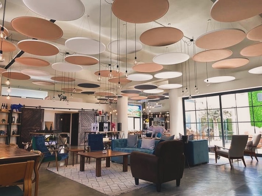 Իսկ դուք գիտեի՞ք, որ ակուստիկ պանելները կարող են նաև լինել ձեր ինտերիերի մի գեղեցիկ կոմպոնենտը։
Ակուստիկ պանելները հնարավորություն են տալիս լուծելու տարածքի ակուստիկայի հետ կապված բոլոր խնդիրները, ինչպես նաև կյանքի կոչել դիզայներական մտահղացումները։
Եթե ունեք տարածք, որտեղ անհրաժեշտ է կարգավորել հնչողության հետ կապված խնդիրները, ապա մենք ձեզ կարող ենք առաջարկել 👇
✅ Տարածքի չափագրում,
✅ Ակուստիկ փաչագրում և վերլուծություն,
✅ 3D վիզուալիզացիա,
✅ Անհրաժեշտ ակուստիկ պանելների հաշվարկ։
✅ Ակուստիկ պանելների տեղադրում։
__________________________________________
Մենք իրագործում ենք ցանկացած բարդության նախագիծ ցանկացած տարածքի համար։
Հասցե՝ Մ․ Խորենացի 28
․
․
․
#acousticpanels #ակուստիկ լուծումներ