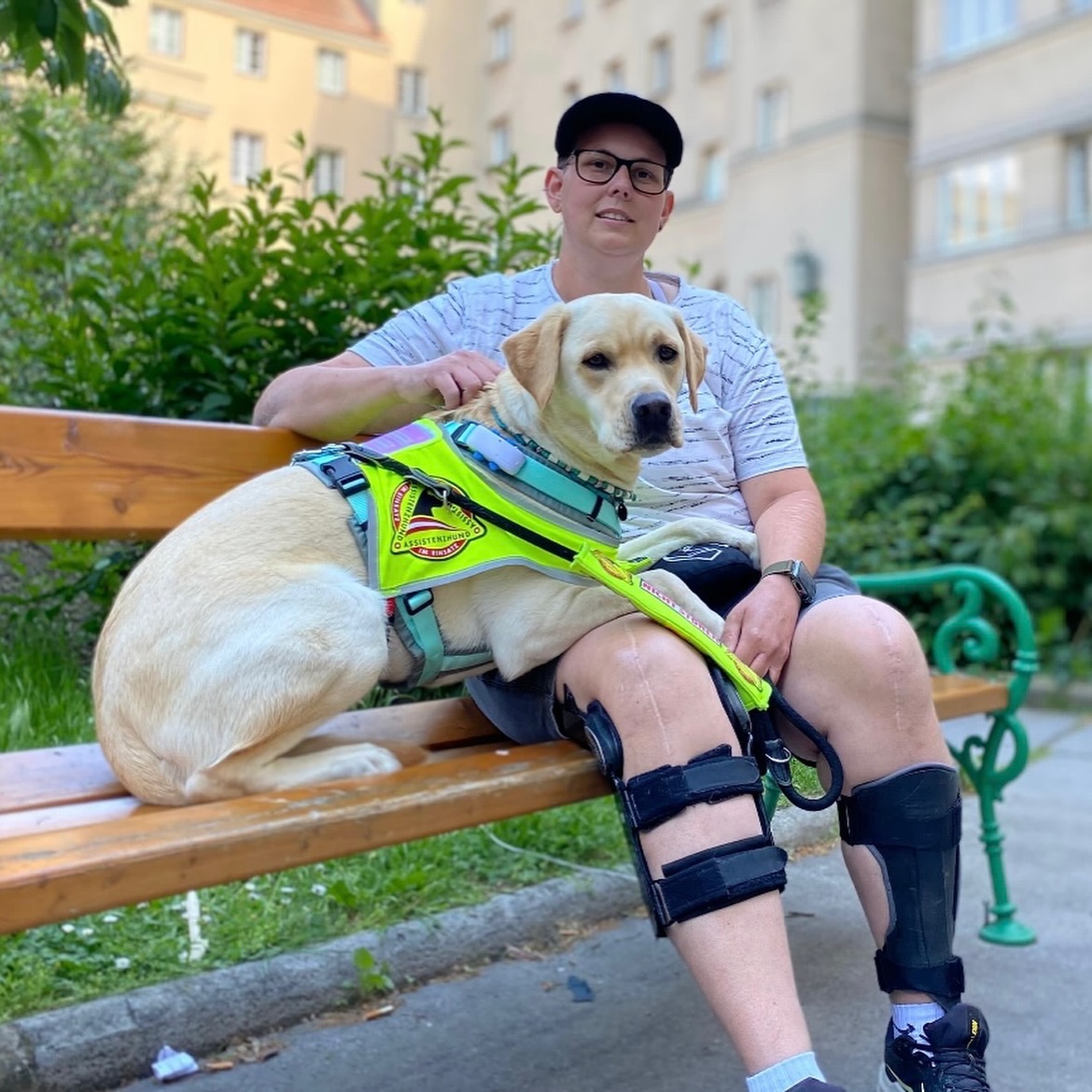 HILFSTÖNE freut sich, die so wichtige und wertvolle Assistenzhundeausbildung von JURI mitzufinanzieren und wünscht Cornelia & Juri alles Liebe und Gute für eine gegenseitige unterstützende tolle Zukunft 🐕👍
@hilfstoene @clemensunterreiner @marelize.gerber #ClemensUnterreiner #hilfstöne #österreich #blindenhund #assistenzhund #unterreineropera #unterreiner #hilfe #charitygentleman #hilfstoene #hunde #bsvö #news 📸©️HILFSTÖNE | Privat