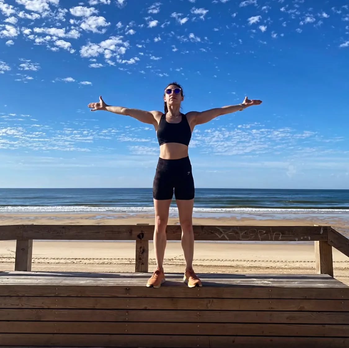 Charging up with an early morning run to the sea. 🔋☀️ 🇵🇹
Always my favourite way to start the day while away. No rush to be anywhere else. My meditation. Feeling good.
#mantarotabeach #fitwellmove #recharging #running #portugal