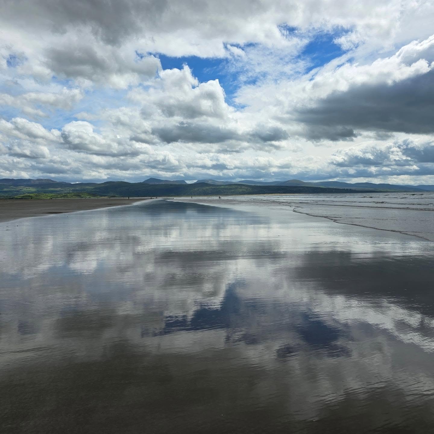 "For the earth will be filled with the knowledge of the glory of the Lord as the waters cover the sea." (Habakkuk 2:14) #landscape #landscapephotography #blackrocksands #wales #walescoastpath #beach #sea #bible #bibleverse #biblequotes #creation #beautifulscene #scenery #glory
