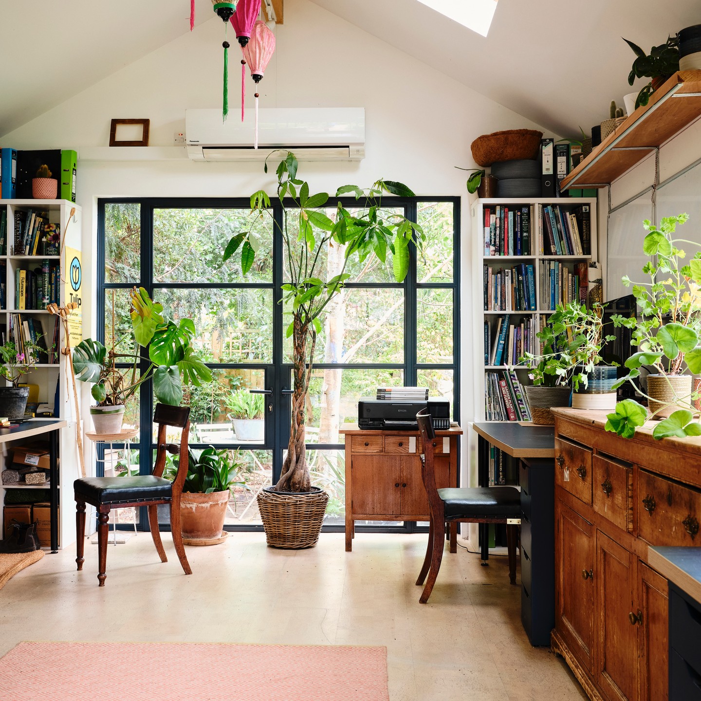 Some more fabulous photographs taken by Dean Hearne of our Tulip office and kitchen looking unusually tidy! #tuliplandscapes #office #gardendesigner #gardenmaintenance #citygarden #londongardendesigner #landscapedesign #gardenlovers photography @dean.hearne