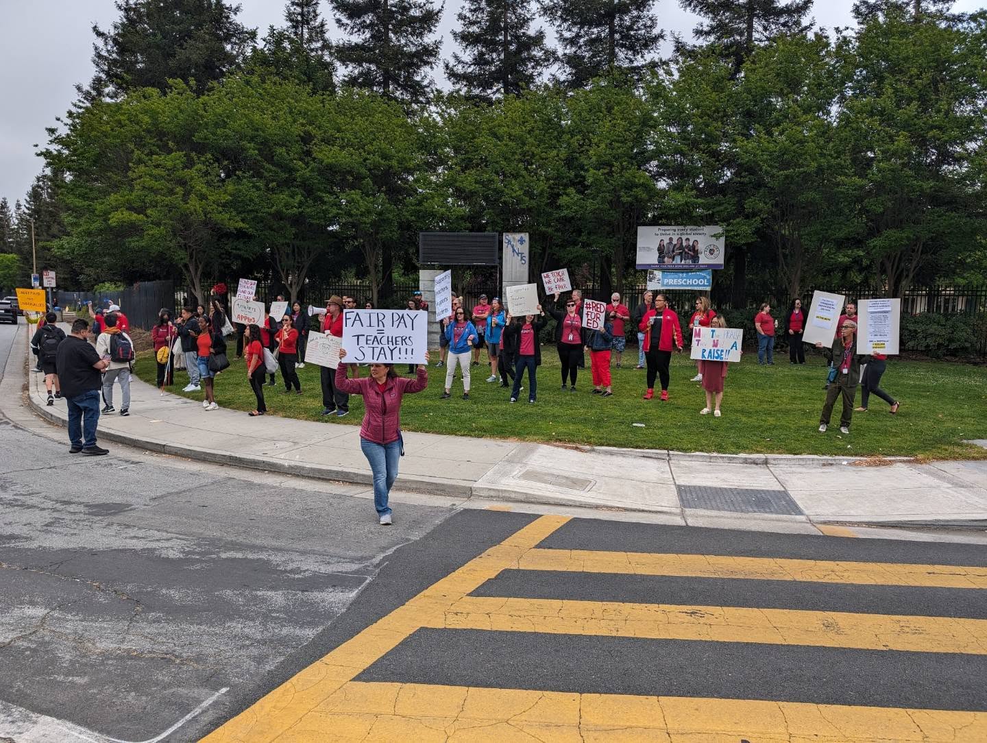For the past few Wednesdays and remaining Wednesdays, East Side teachers across the district have been doing a morning walk-ins with students and community members, fighting for a fair contract
---
---
#redfored #weareesta #unionstrong #unionproud #unionteacher #wearecta #faircontractnow #teacher #teachersofinstagram