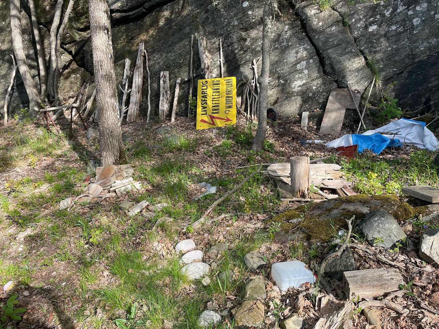Fra rot til renhet 🗑️🧹⛱️#førogetter #førogetterbilde #rydditide #handelsmiljøfond #geanorvegicageopark #unesco #unescoglobalgeopark #beachcleanup #strandrydding #forskjeller
