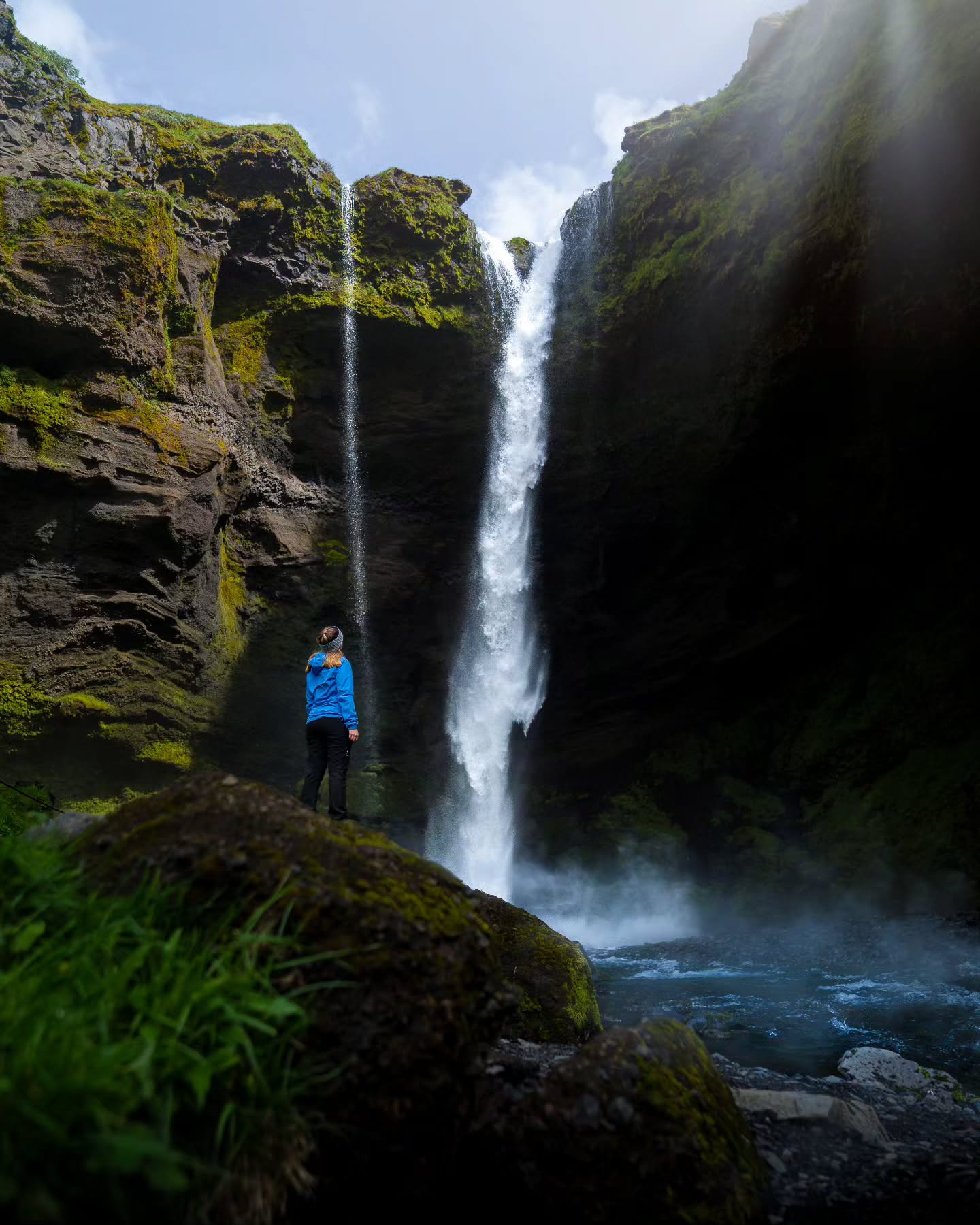 Iceland - Kvernufoss 🤩🧚♀️🌊
Hidden gem near Skogafoss 💎
#iceland #roadtrip #adventureinspirations #adventure #explore #naturelove #waterfalls #kvernufoss #skogafoss #north #hiking 😘📸@fadah_fpv