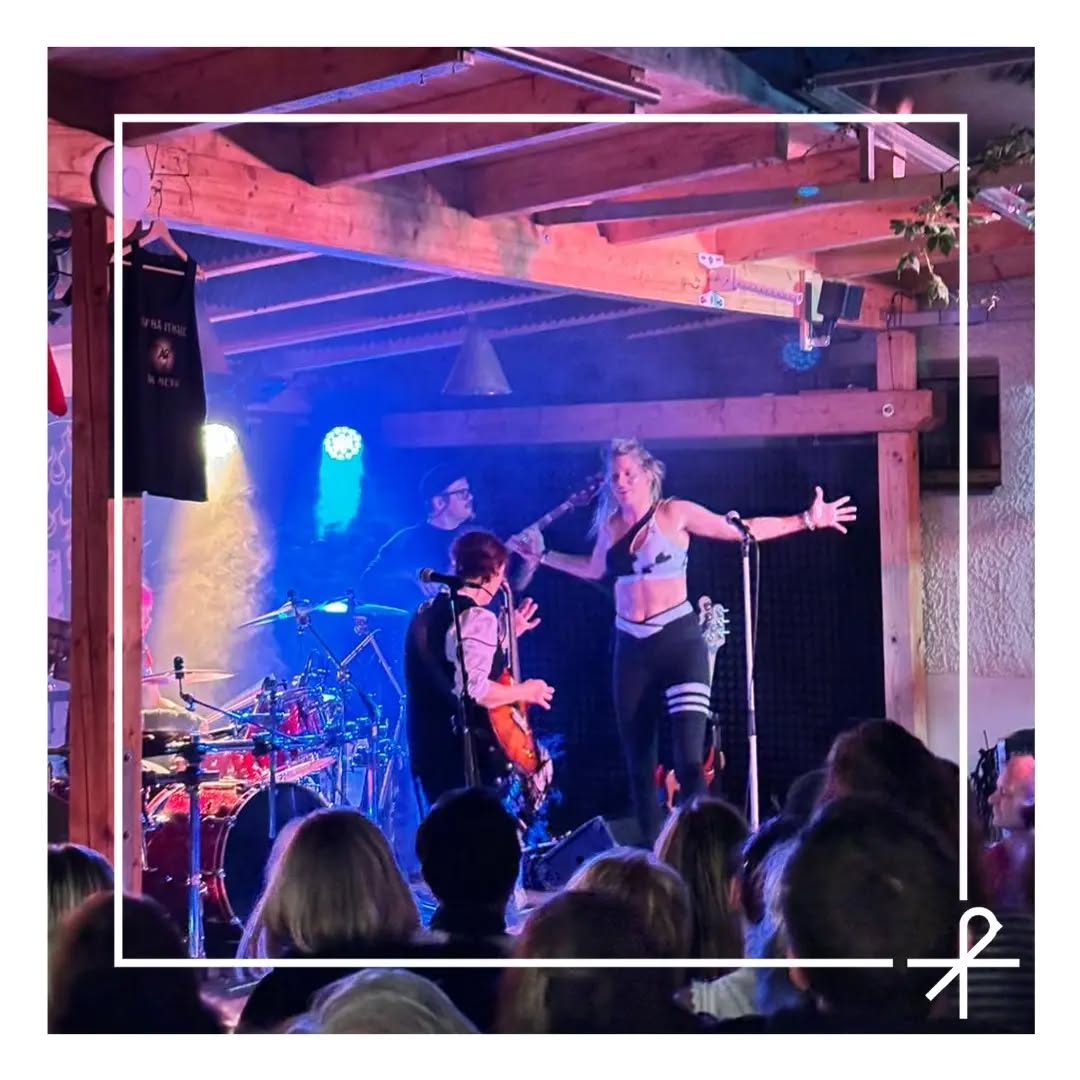 V pátek jsme zažili naprosto strhující koncert @gaiamesiah , i s její předkapelou @evsgband . Moc děkujeme.❤️🔥
#gaiamesiah #bistrovlastovka