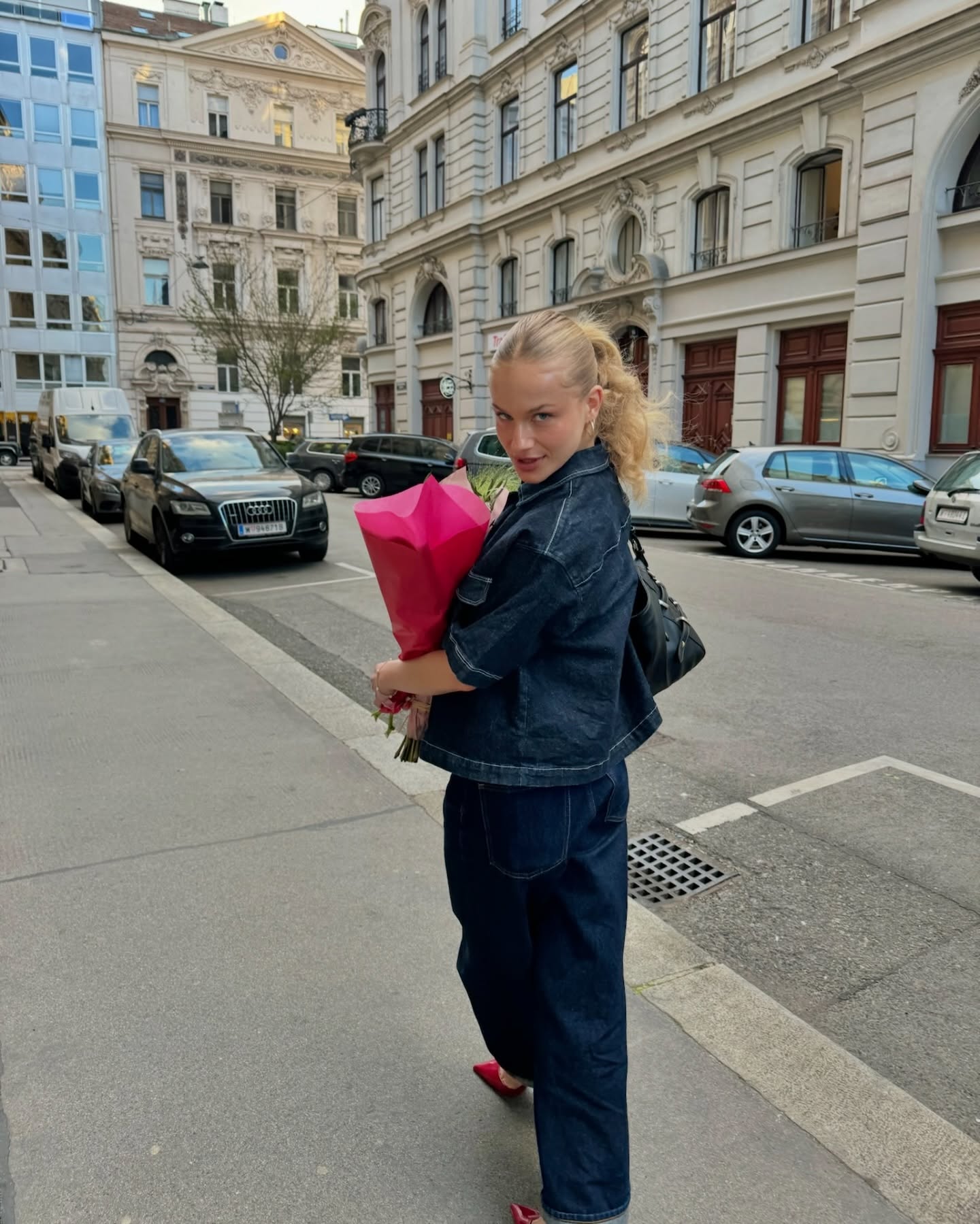 me whenever someone gifts me flowers on my birthday #geminiseason