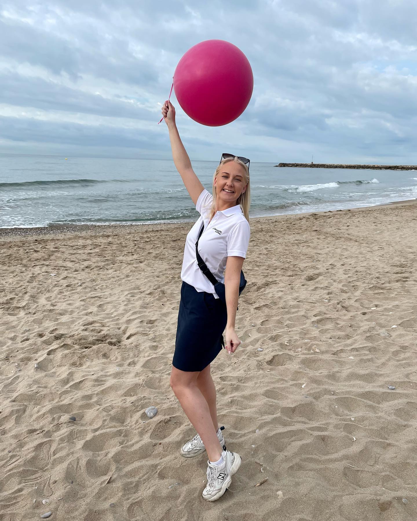 Vi firar vi vår underbara, härliga, roliga, hjälpsamma, fina kollega @johannaeriksson1 som fyller 28 år idag! Vi firar henne på bästa platsen Sitges, Spanien! 🥳🥳 🍾🍾♥️ hurra hurra 🎶🎉🥳