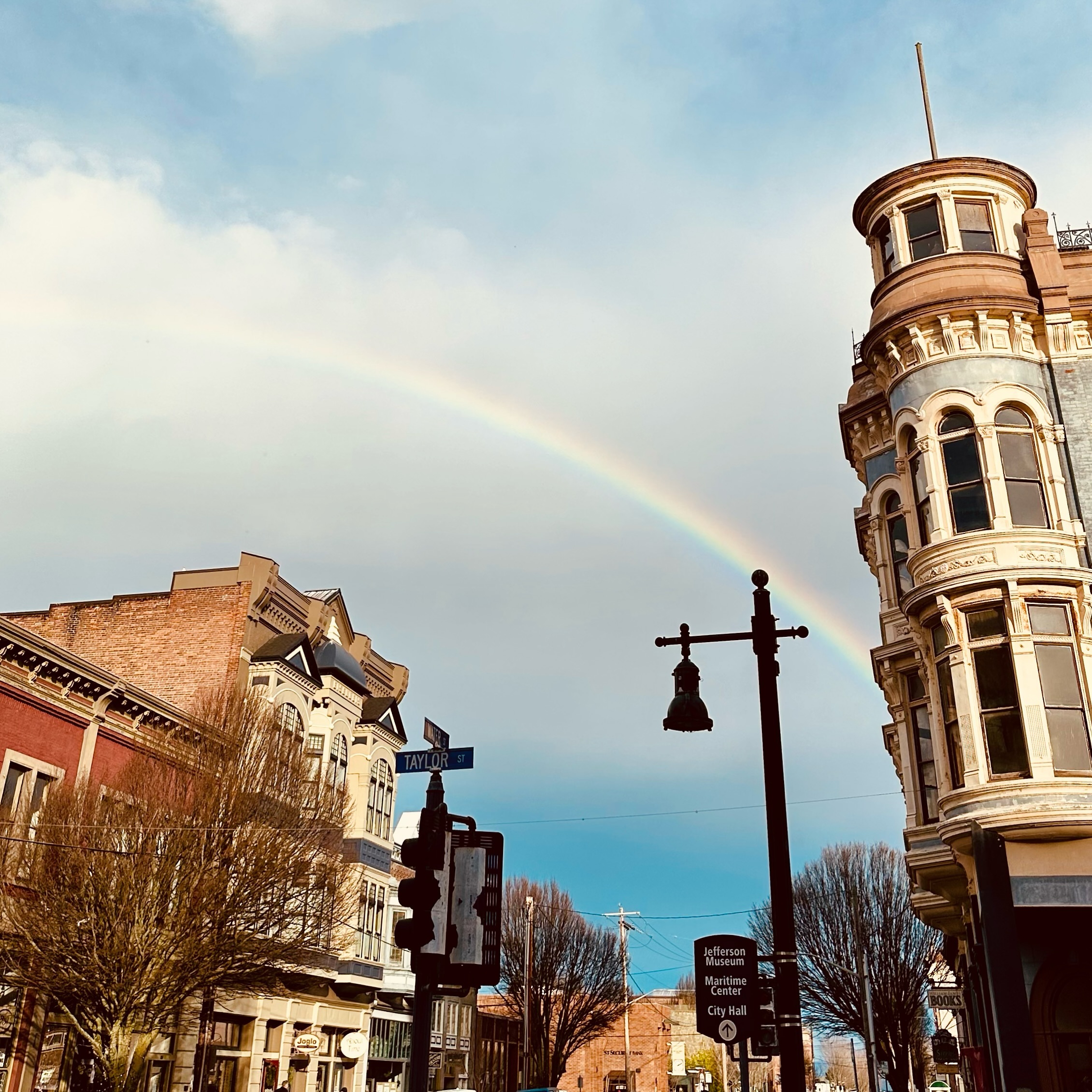 Are 🌈 just standard in the PNW? Asking for a friend…
.
.
.
.
.
.
#noob #pnwonderland #porttownsend #exploremore #getoutside #seekbeauty #olympicpeninsula #pnw #happyfriday