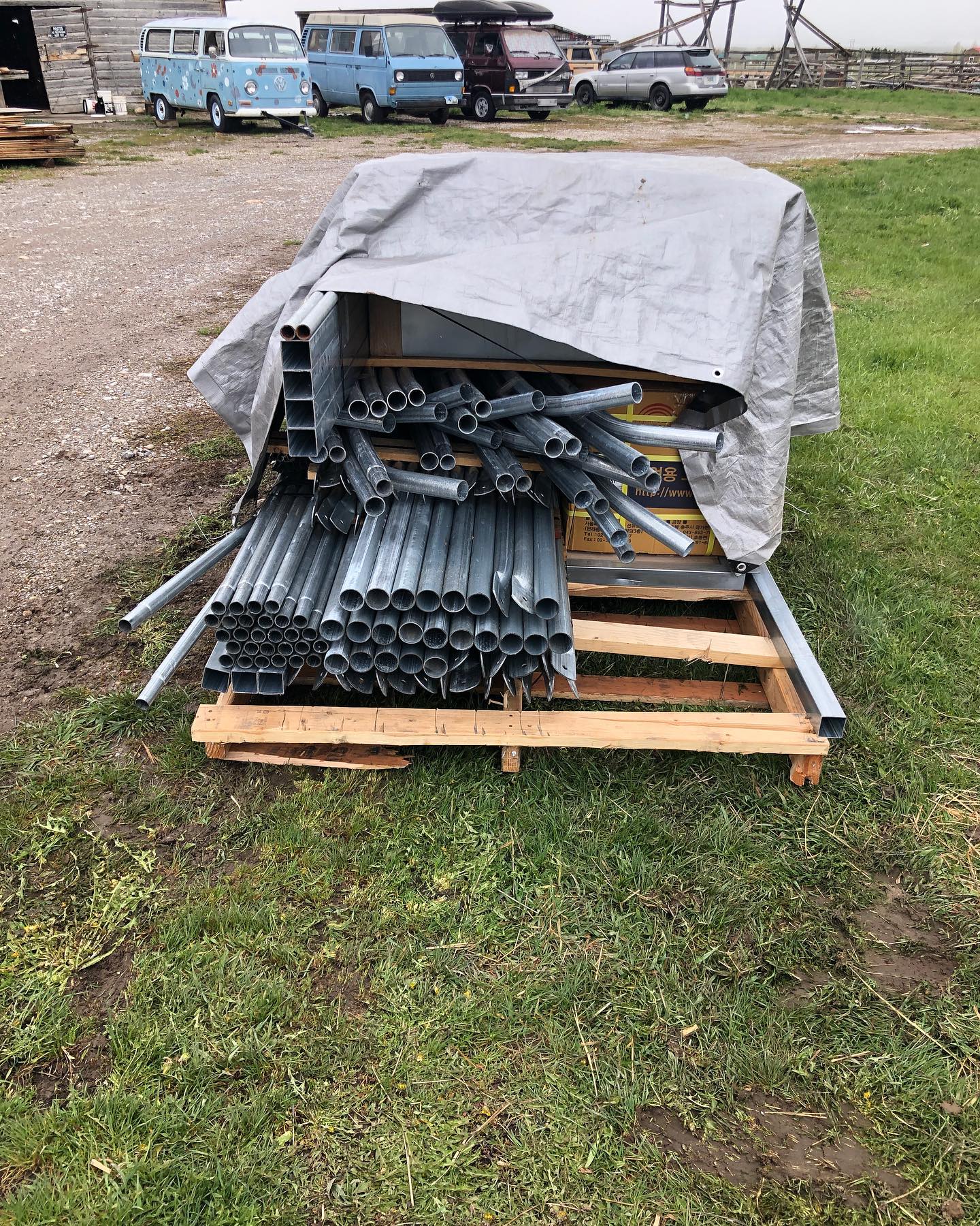 @hoophouse_usa delivery today! Rainy snow and cold weather be damned! We got our greenhouse! This 2000lb pallet was a beast to move, lucky our neighbor with his skid steer was home to help!! Now we have the summer to assemble this 20ft x 60ft beast. Big thanks to the NRCS High Tunnel Grant and @gogopladda for making this dream happen.
#SustainableAgriculture #SupportLocalFarmers #CommunitySupported #SustainableFarming #FarmLife #NaturalLiving #PasturedMeat #GrassFed #EthicalFarming #RegenerativeAgriculture #SmallFarms #HealthySoil #CommunitySupportedAgriculture #SustainableHarvest
#Sustainability #LocallySourced #FreshProduce #EthicalFarming #GreenLiving #WomanOwned #FemaleFarmer #WomenInAg #bossbabe #womeninagriculture