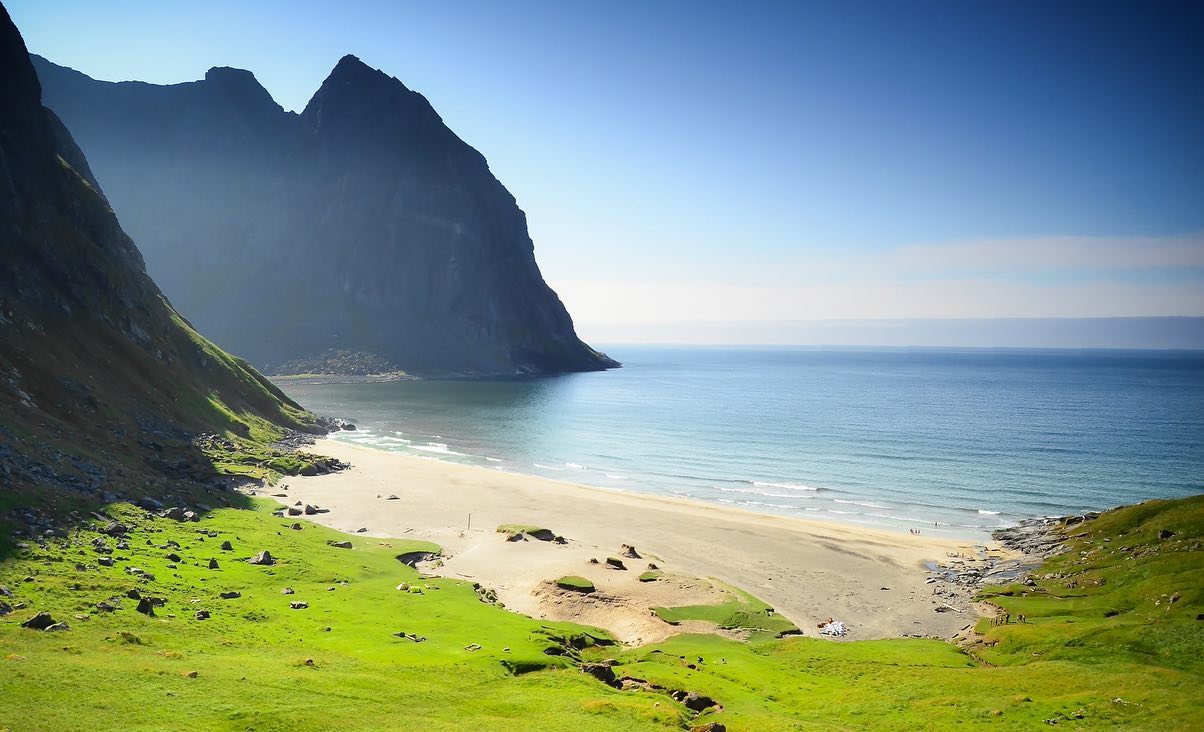 📍Travel tips: LOFOTEN
Hiking in the mountains, rock climbing, bicycling, the great local food, sun 24 hours a day.. and some of the best and most beautiful beaches in the world. Top the trip with hiking in some of the most beautiful scenery in Norway. Breathtaking.
🏖️Beaches:
Kvalvika, Haukland, Uttakleiv, Ytresand, Ramberg, Unstad, Bunesstranda and Skaugsanden.
⛰️Hikes:
Tjeldbergtind, Hoven, The Devils Gate, Ballstadheia, Kvalvika, Ryten, Reinebringen, Hornet and Steinkirka.
#vanlife #vanlifestyle #luxurylifestyle #explorenorway #exploreoslo #campervan #camperlifestyle #campervans #oslo #norway #campingtrip #luxurycamping #getaround #getaroundnorway #northernlights #northernnorway #booking #opplevno #lofoten #campr #utno #visitnorway #visitoslo #visitlofoten