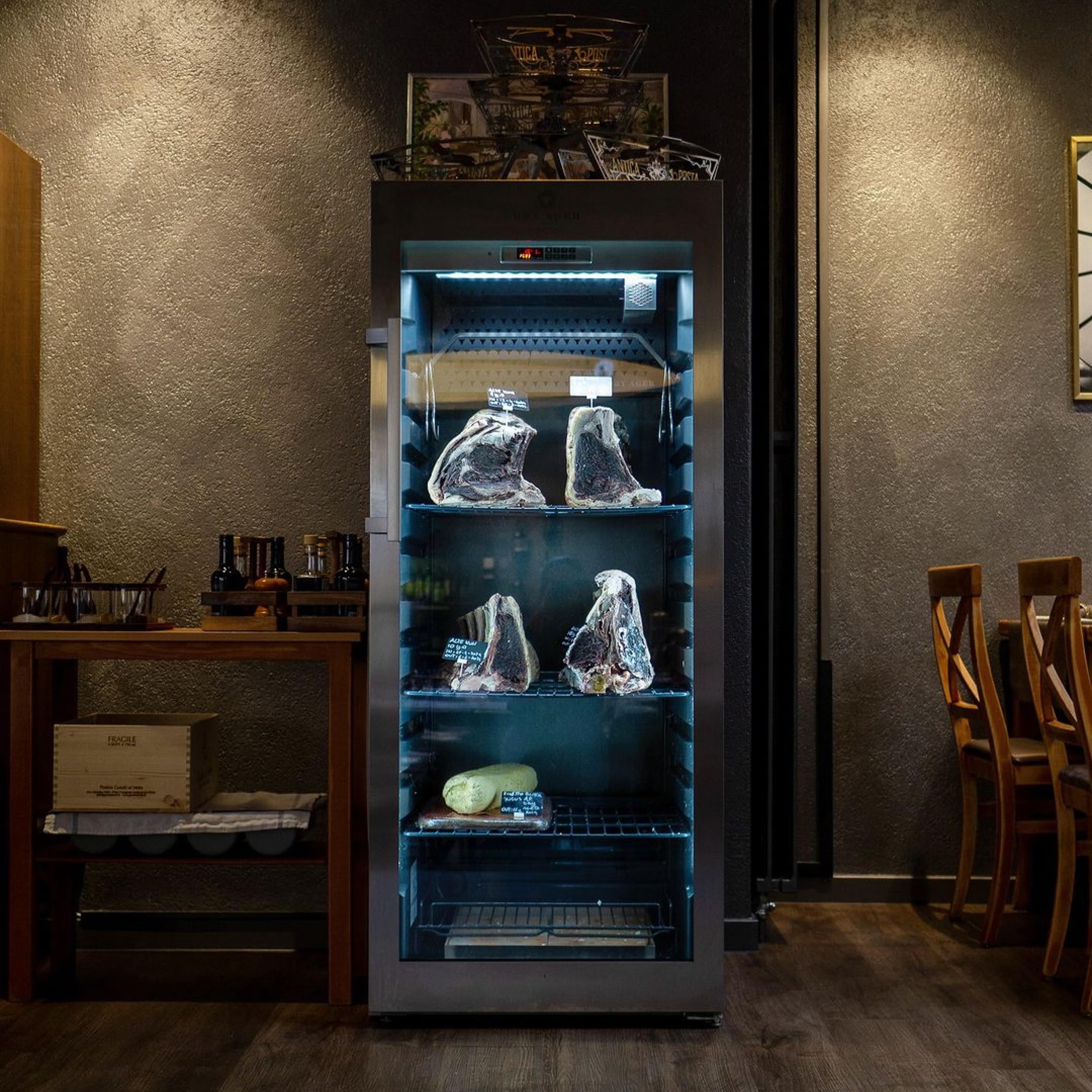 Dry Ager ~ Erleben Sie den Unterschied in Qualität & Geschmack! 🥩✨
Reposted from: @lacupolaascona & @dryagedfactory
#dryager #dryaged #steak #steakhouse #dryagerlove #meat #smartaging #meatlover #butcher