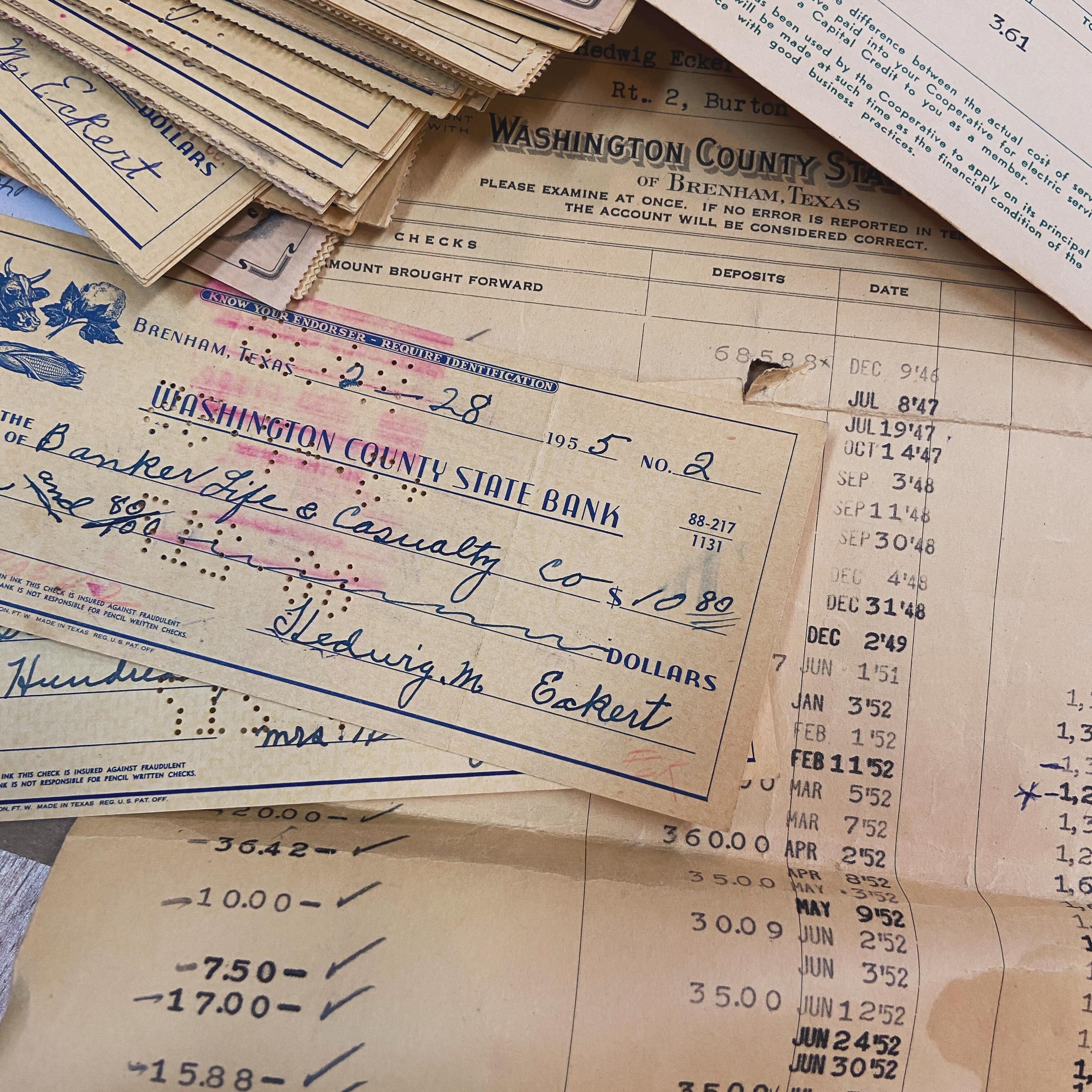 Oh how I love old paper stuff! How fun are these old checks and bank statements from the 40s and 50s! Back in the early bird today. #magpiesearlybird #magpiesfoco #oldstuff #ephemera