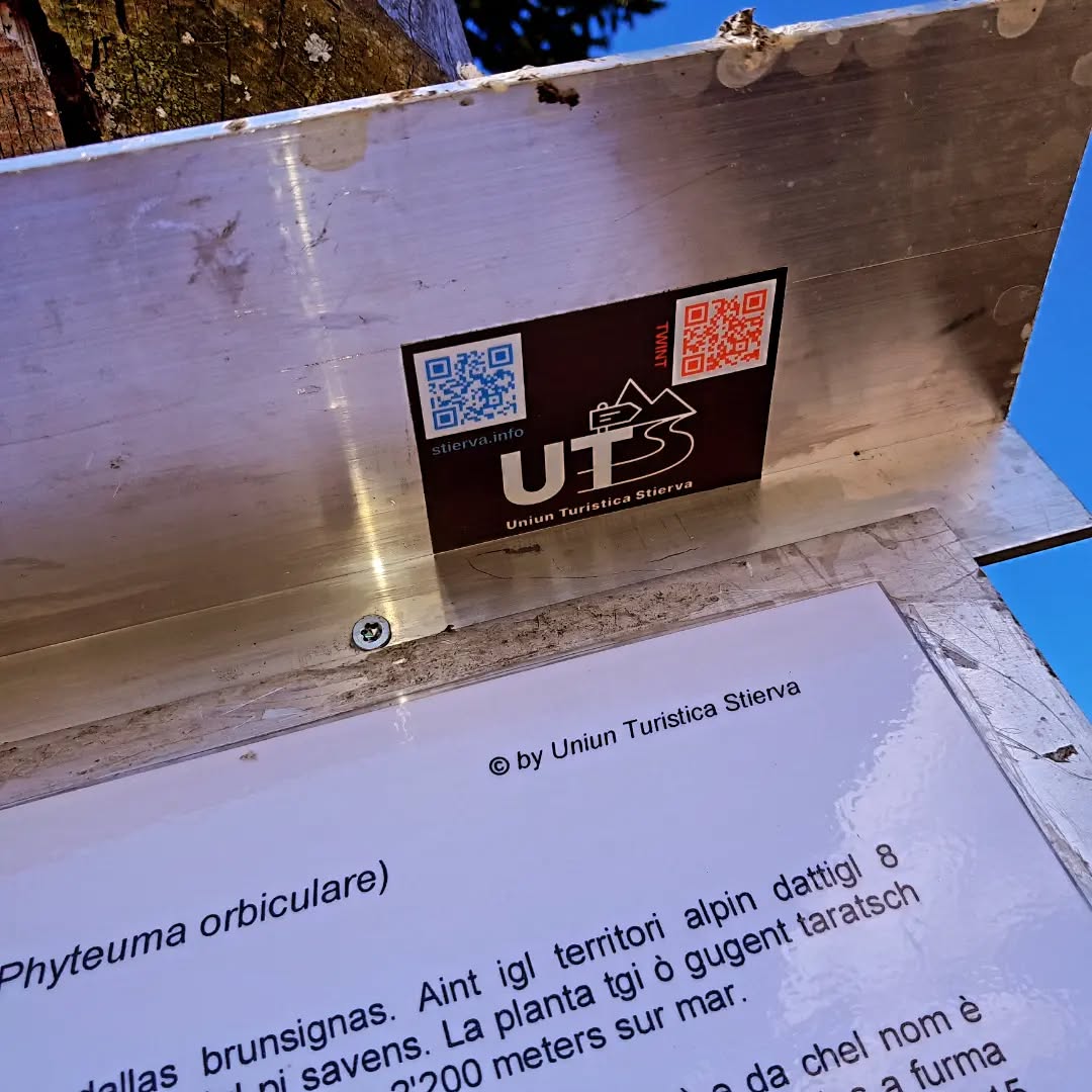 Neu findest du unseren neuen UTS-Kleber an diversen Orten angebracht. Über den blauen QR-Code gelangst du auf unsere Website mit vielen Infos zu unserem Verein und Stierva. Über den roten QR-Code kannst du eine Spende für die UTS tätigen. Alle Angebote wie Winterwanderwege, Eisfeld, Schlittelbahn etc im Winter und Grillstellen, Wanderwege, Spielplätze etc im Sommer stehen dir kostenlos zur Verfügung. Vielen Dank für einen Beitrag an unsere Arbeit.
#uts #stierva #allipackenda