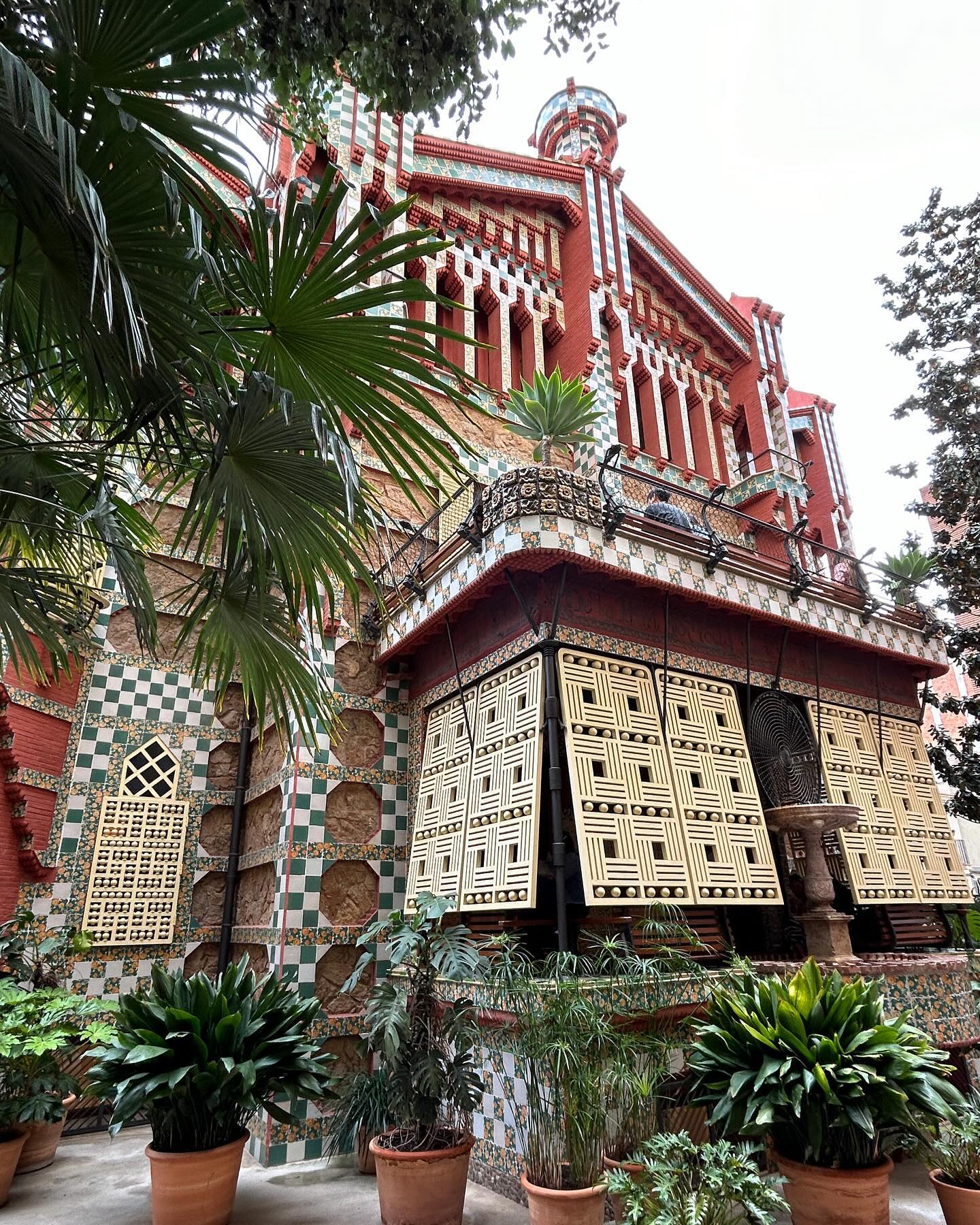 Explore the unseen sides of Barcelona. Casa# Vincens - Gaudi’s first major project started in 1883.
#architecture #gaudi #barcelona #houses #citylife #artdeco #tiles