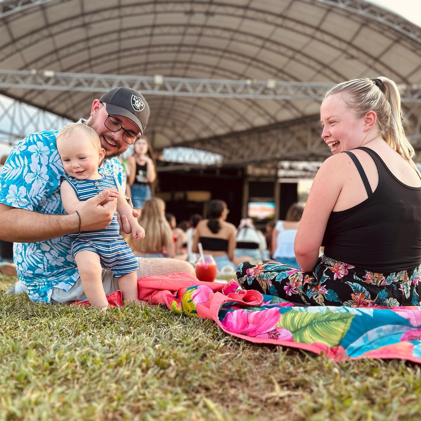 Friday night feeling 😎
#ConcertSeason #Summer #Vibes #CandidPhotography #DocumentaryPhotography #Photography #CandidSRQ