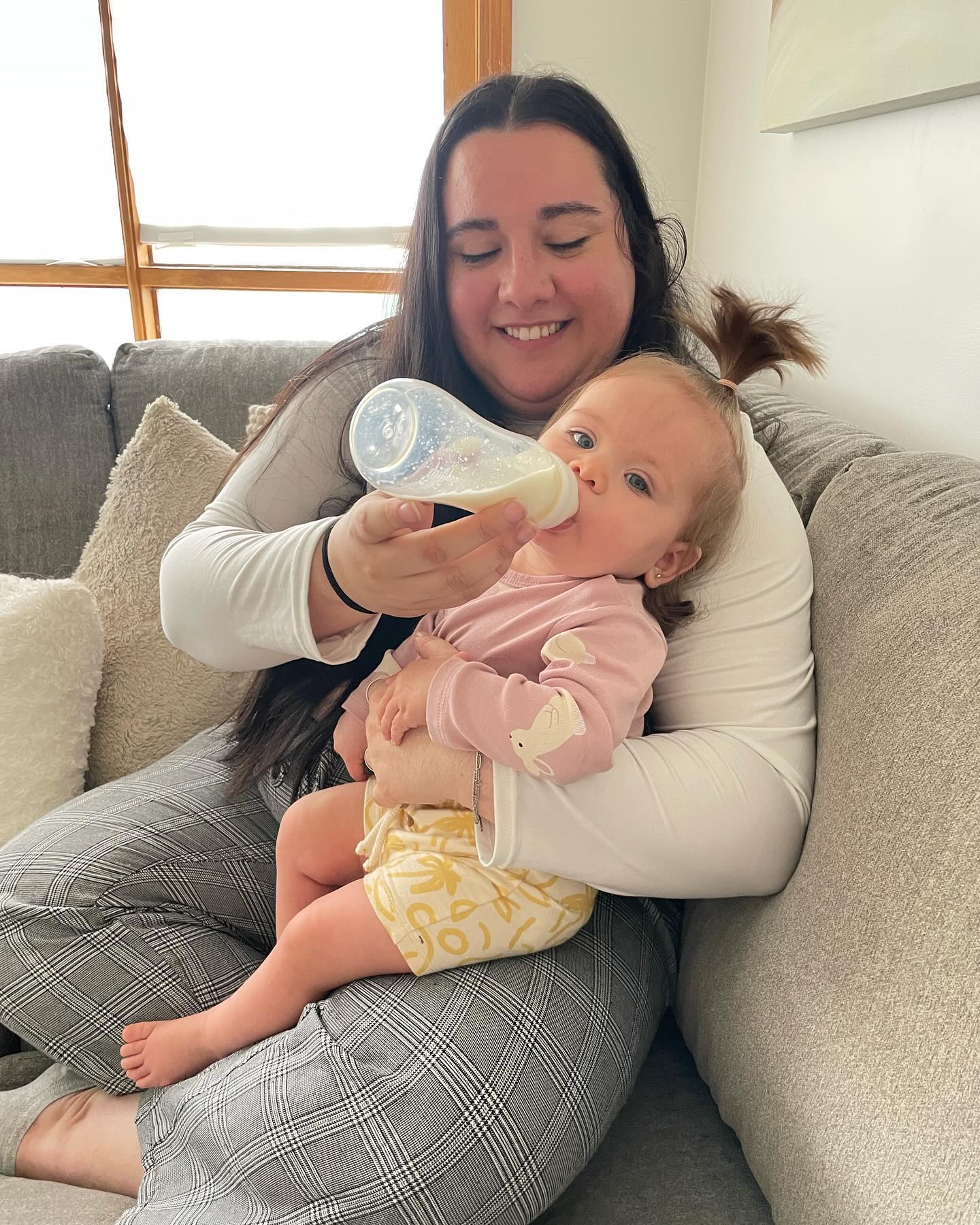 Great way to kick off pride month 💕 Saw the @atlanticboylesque show last night featuring the incredible @biggestdaddyred, then spending time with my niece and cousin @elladaneli , and lastly seeing my book on the pride table at @chaptersdartmouth (my favourite place on earth!!) 📖 ❤️🧡💛💚🩵💜
#good #goodday #pride #pridemonth #bipride #bookstagram #author #queerpride #queerromance #queerromancebooks #love #ilovebooks #book #niece #babyfever #cutie #cutiepie