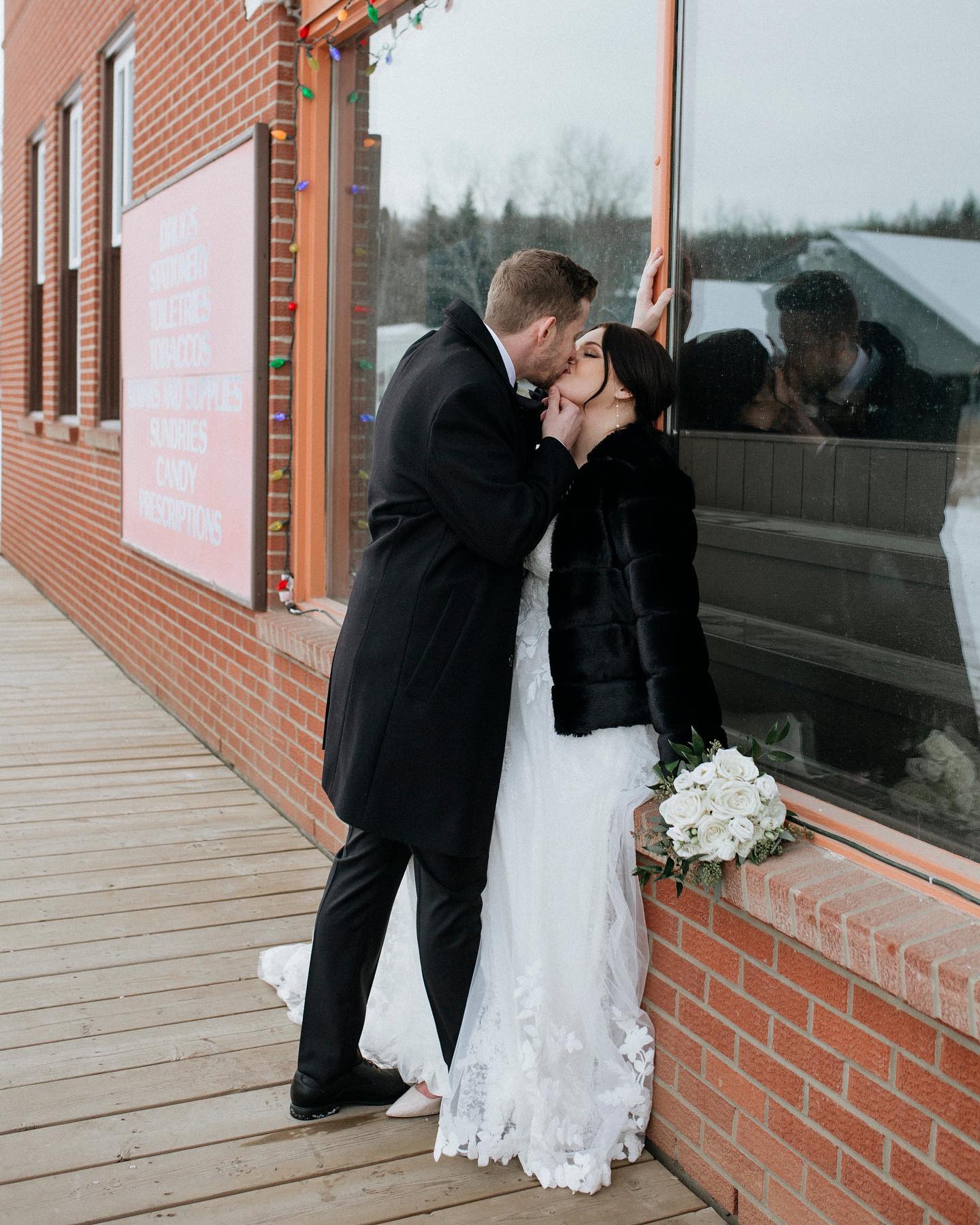 // coming out of off-season hibernation 👇🏻
Aka - being in full mommy mode with longer stretches of solo parenting (17 days is our new record, I’m so proud of us and grateful for that hubby who works so hard!), conquering a 2+ month long cold / flu and potty “learning!”.
Taking a much needed (not intended) social media break was so nice. The pressures of trends, pretty feeds and showing up consistently really boggs me down sometimes. I’m coming back feeling refreshed and confident with sharing my work and showing up how I want to, and how I actually physically & mentally am able to (thanks @brittanymiller.biz ).
more to come ✨
______
W/ @oleajanes_photography
_____
#yegphotographer #albertaphotographer #leducphotographer #weddingandportraitphotographer #kanderphoto #yegweddingphotographer #yegcouples #leducweddingphotographer #yegweddingphotographer #albertaweddingphotographer #albertaportraitphotographer #edmontonweddingphotographer #explorepage #photographylovers #albertaweddings #loveanddevotion