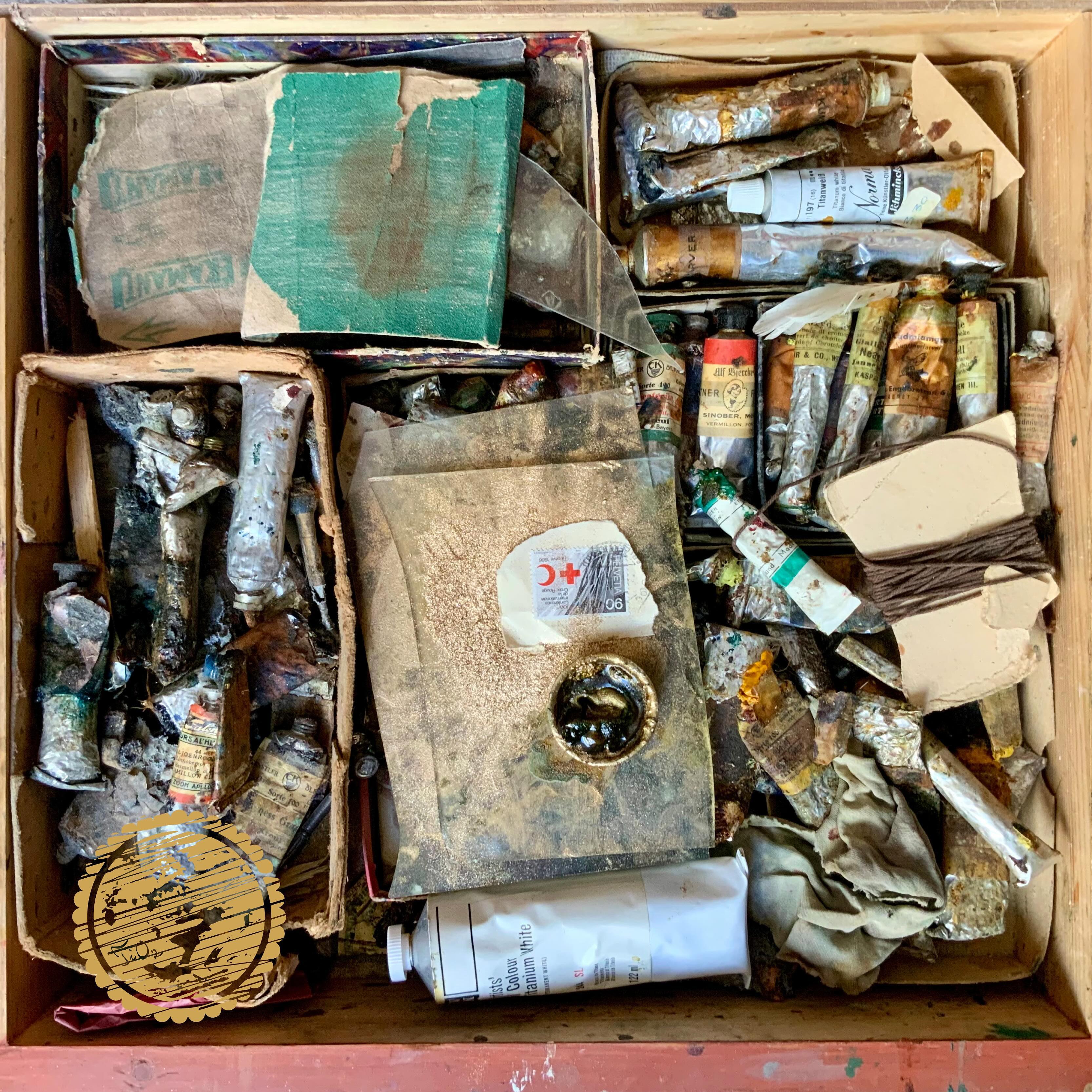 The second room of our exhibition Campaign! is titled ‘Gold Frames and Grey Gravel’. Included on display are drawings by Werner Otto Lichtenberg (1903-1987), a local artist with a truly remarkable life story, where white sea spray and forest snow are both painted using tooth paste containing titanium dioxide. His drawings will be exhibited with his painting tools; paint brushes, old tubes with paint, and shoe polish. We are grateful to the family of Lichtenberg for agreeing to exhibit his work and tools.