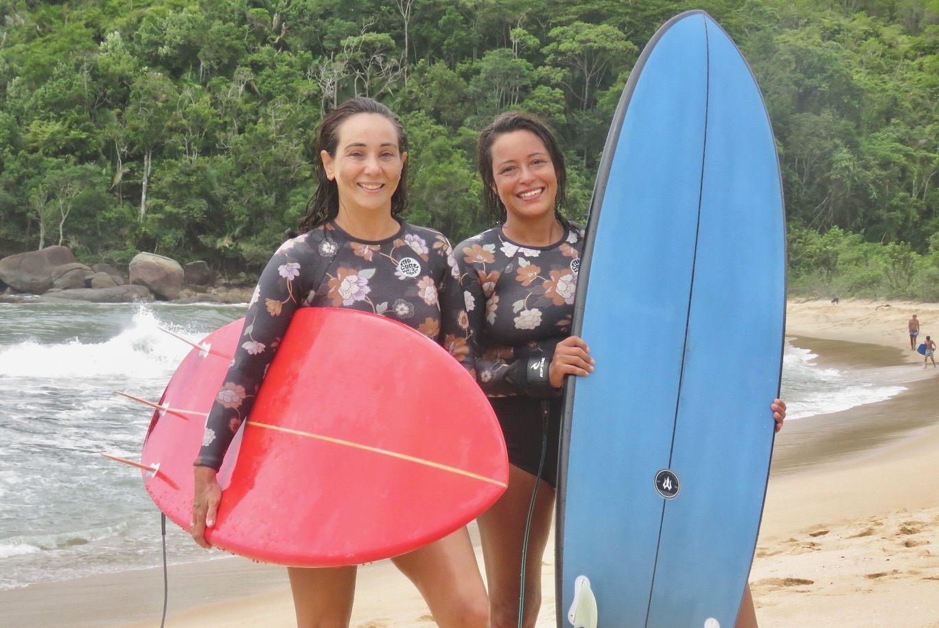 Pegar ondas é ótimo, mas o que é melhor do que compartilhar com os amigos?
Convidamos você e seus amigos para virem desfrutar desta experiência única e gratificante.
Bora? 🌈🌊☀️