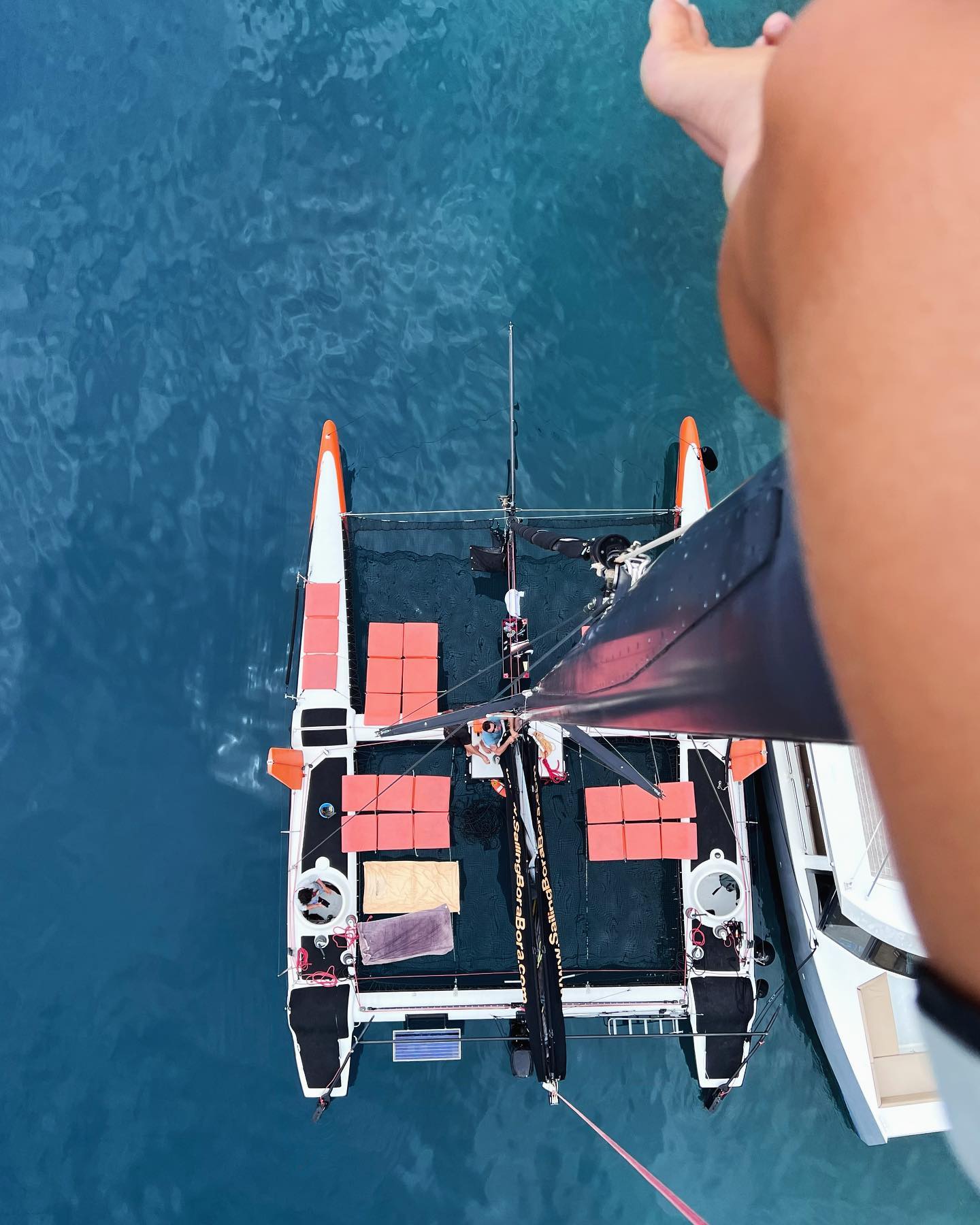 Lets contemplate life from above 🌞
VitaminSea I ⛵️⚓️
#vitaminsea
#boraborafrenchpolynesia
#sailing
#biggerpicture