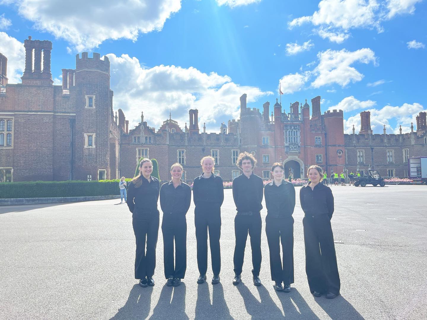 A lovely midweek shift for the Xenia London bunch serving afternoon tea in the grounds of Henry 8ths former home! 🏰☕️
#london #waitingstaff #hospitalityagency #hamptoncourtpalace #eventstaff