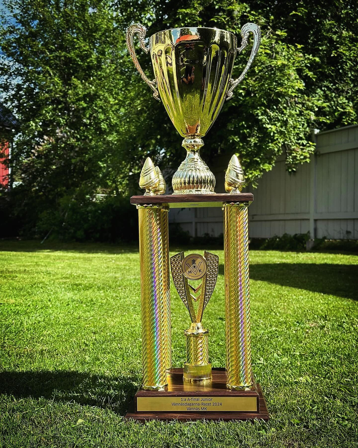 🤩Segrarpokalerna i samtliga klasser till Vännäsdagarna-Racet är nästan en meter hög 🏆. Nu har de anlänt.
Missa inte att anmäla er. Fri startavgift för samtliga juniorer och damer 😍 och chansen att vinna en nybyggd Volvo 240 på startnummer 💪😍.
Välkomna 11/12/7
https://www.raceoffice.se/Tavlingar/Inbjudan/456
