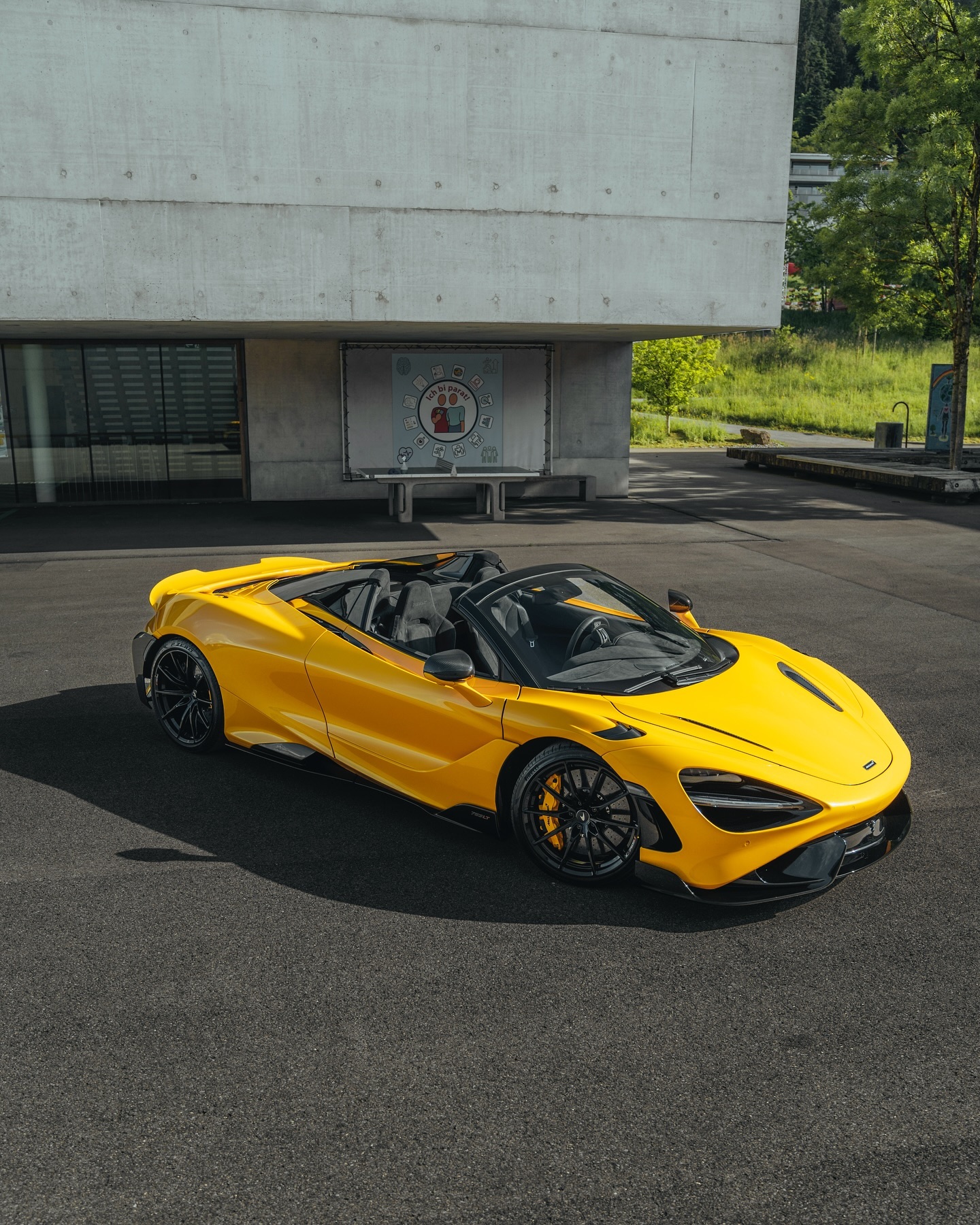 McLaren 765LT in Volcano Yellow 🐝
#mclaren #mclaren765lt #765ltspider #spider #volcano #yellow #switzerland #zurich