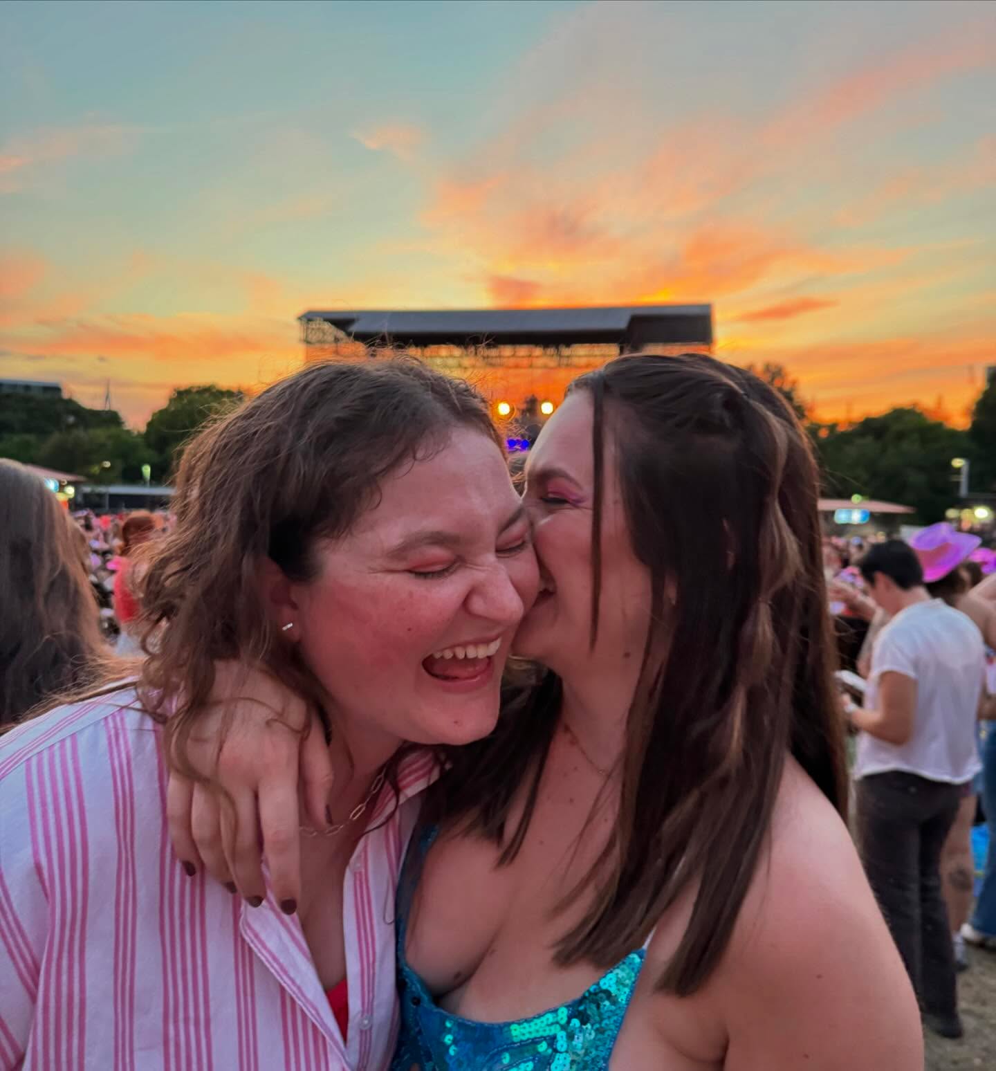 @chappellroan 🌈💐🪄🐇🦋💖🔥🍷🪩