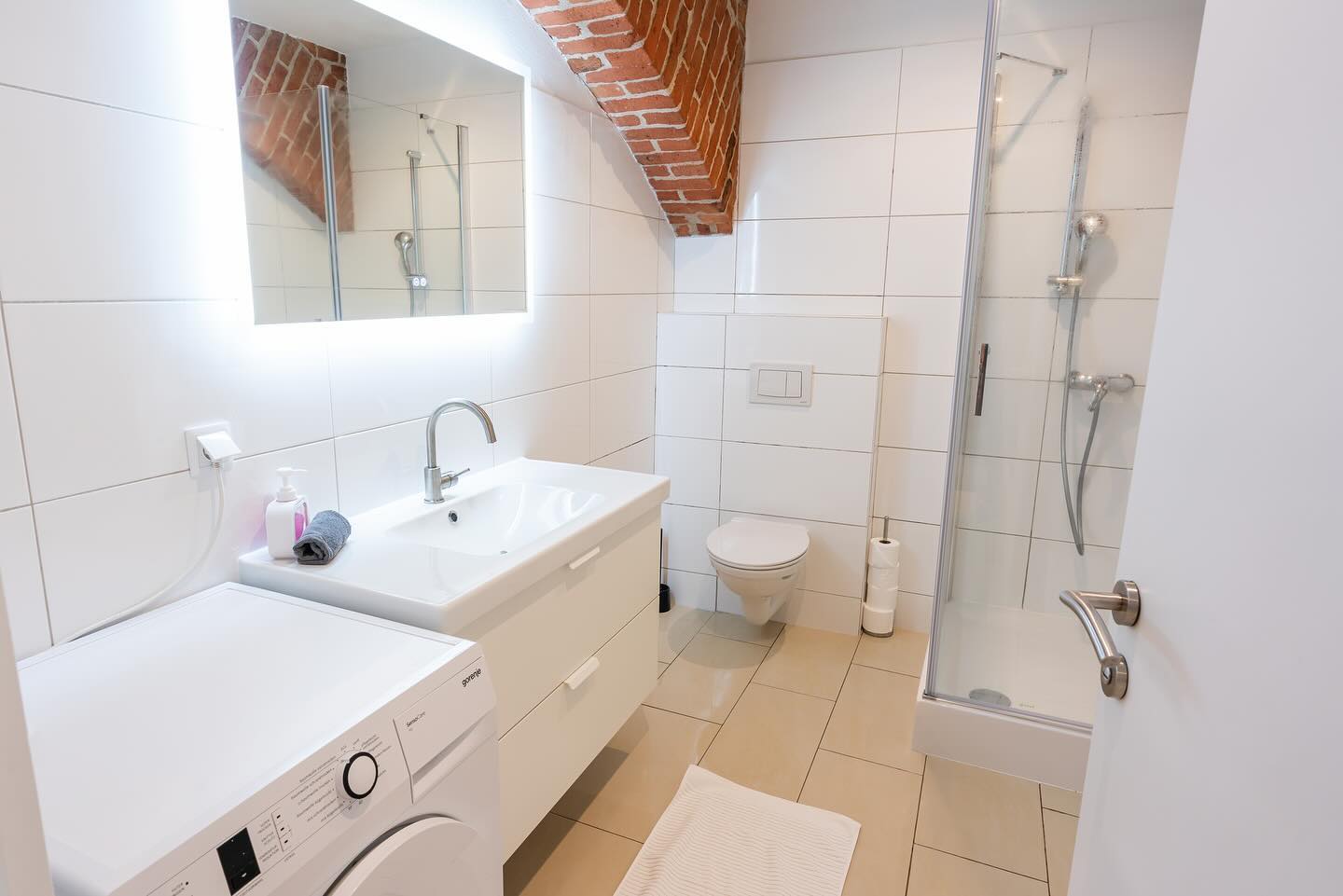 Your home away from home.
© @michaelsabothafotografie
#wien #vienna #travelvienna #citytrip #viennatouristboard #apartment #apartmentdecor #prater #praterwien #viennanow #viennaaustria #viennagram #riesenrad #riesenradwien #explorevienna #whattodoinvienna