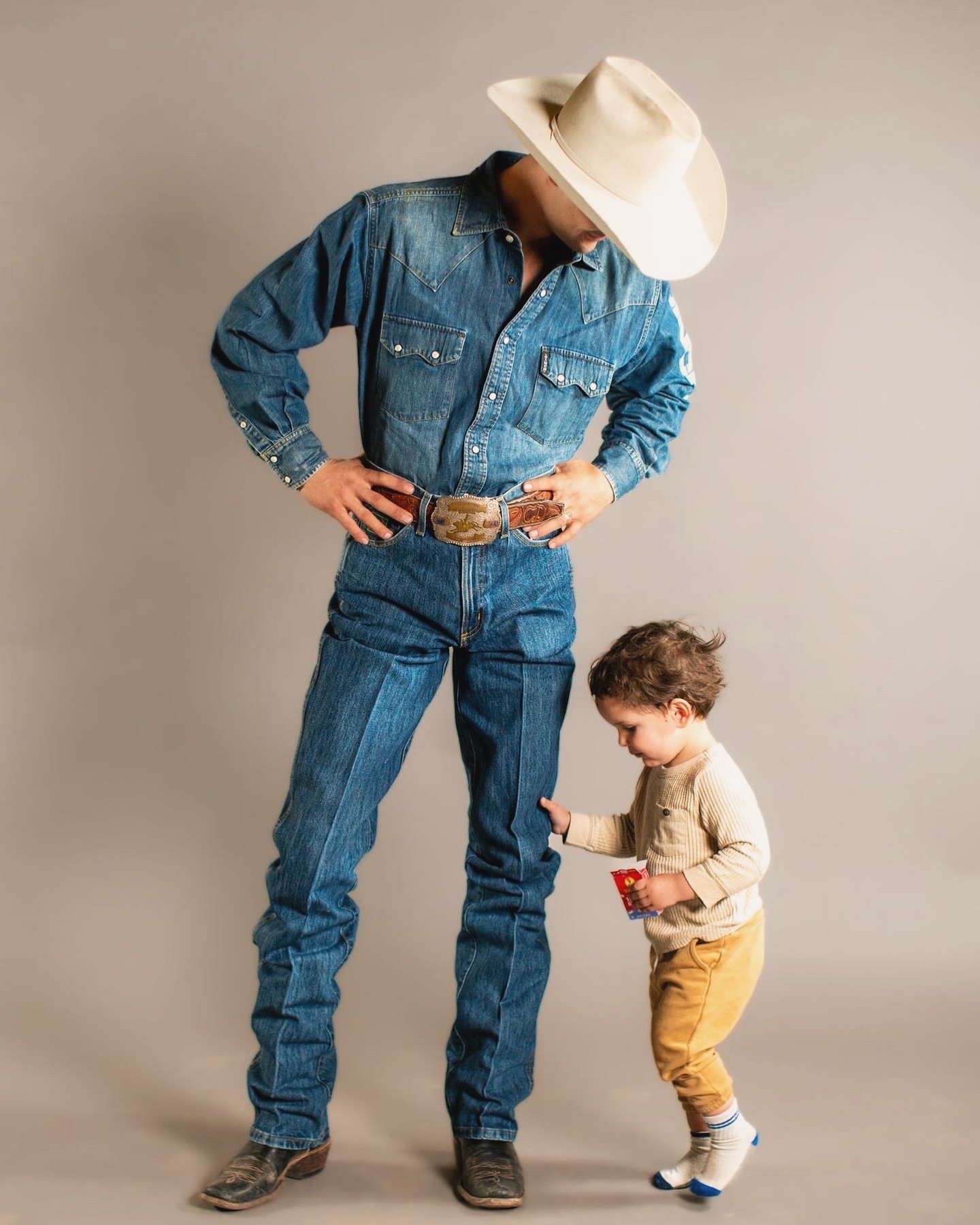 Happy Father’s Day to all the incredible dads out there! 🤠
#toughdraw #holdon #fathersday