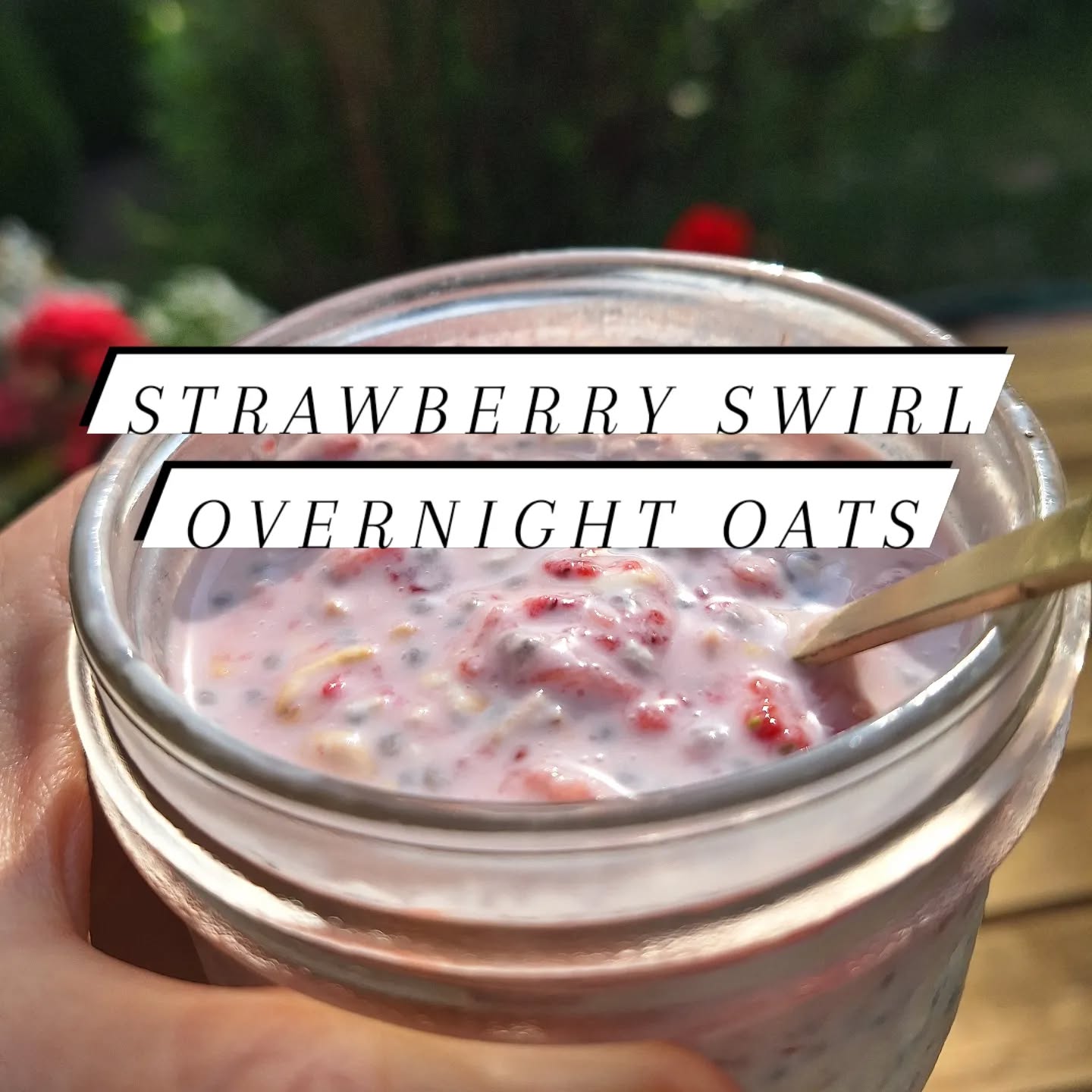 When the weather is hot, the perfect breakfast is overnight oats. To make overnight oats, stir 1/4 cup whole oats with 1/4 plain kefir (I like @saugeen_country_dairy), 1/4 cup almond milk, 1 tsp chia seeds and a splash of vanilla and maple syrup. Let sit overnight in the fridge. In the morning, swirl in mashed strawberries. Enjoy!