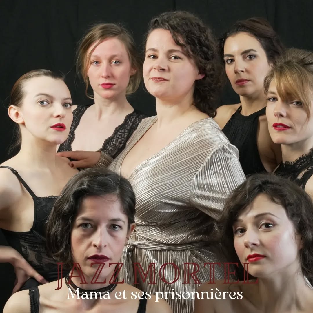 Demandez aux poulettes de ma prison. Elles vous le diront, je suis aux petits oignons.
Mama @alicethorel et ses mignonnes @margauxgarz @lumijjang @lucilledlewry @titia_mh @marine__martinez__ vous attendent à la prison de Cook les 29, 30 juin soir et 2 juillet
Les billets en bio ⬆️
#comediemusicale #chant #danse #theatre #broadway #artistes #artists #dance #sing #acting