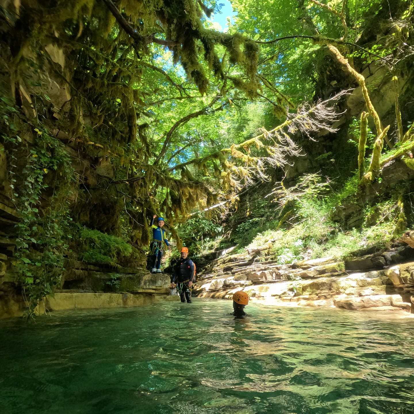 ¡Momentos magicos en los barrancos de Ordesa! 👌 Barranquismo en Ainsa.
.
.
.
.
#barranquismo #boltaña #ainsa #ordesa #canyoning #pyreneeen #pyreneeën #pirineos