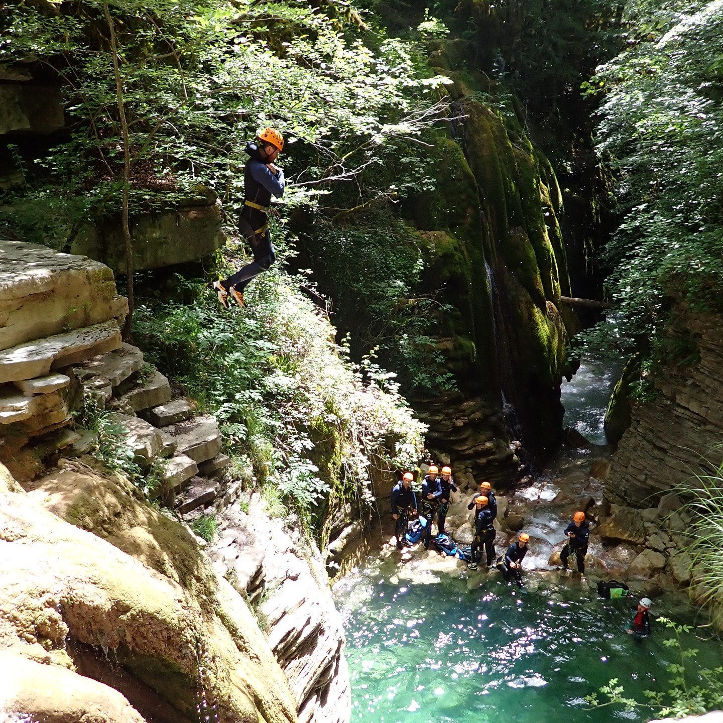 ¡Si el barranco comienza con un salto, sabes que el día promete! ¡Somos adictos a los saltos y Ainsa es el terreno de juego ideal!
Salidas todos los días. ¡Reservas online! www.wearecanyoneers.com
.
.
.
.
.
.
#barranquismo #canyoning #canyoneering #ordesa #boltaña #pirineos #pirinioak #pyreneeën #huescalamagia #ainsa