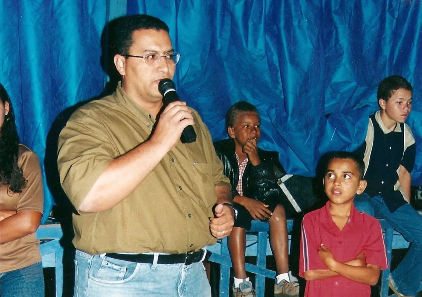 Apresentação das quadrilhas juninas durante as festividades do IV São João do Povo em 2004, que aconteceram na Rua José Cirino da Silva.
Diversas quadrilhas juninas advindas de diversas cidades da Paraíba faziam questão participar dos festejos.
🌽💃🏻🎊🌾 #Sãojoãodopovo #Monyadas #Cultura #2004 #Paraiba #AHM #ArquivoHistóricoDeMontadas