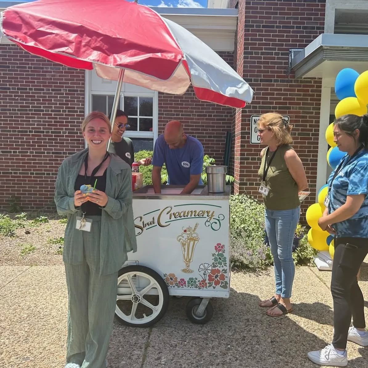 Congrats to all Morristown graduates big and small on the start of summer! And a special congrats as well to the teachers and staff who helped them make it through the school year 🎉 We were so grateful to be able to celebrate the (almost) last day of school last week with the staff at Thomas Jefferson Elementary, and to create a custom vanilla inspired by the school's colors 💙💛
We hope you all enjoy the summer break, and remember to stay safe and hydrated during this current heat wave ☀️