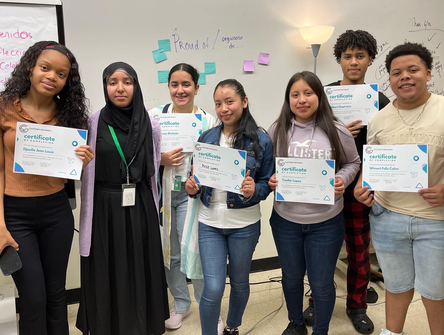 Wrapping up our spring cohort of AbreTech. We got to hear fellows share how their confidence grew since they began this program. From learning to communicate in English about their professional work, to relating to teammates from diverse backgrounds and languages, to receiving feedback, to building technical skills, this spring was all about growth 🌱 You have much to be proud of and we know this will be only the beginning of much more growth in your future.
Concluyendo nuestra ciclo de primavera de AbreTech. Escuchamos a los estudiantes compartir cómo su confianza en si mismo creció durante su tiempo en la programa. Aprendieron a comunicarse en inglés sobre su trabajo profesional, relacionarse con compañeros de equipo de diversos orígenes e idiomas, recibir comentarios de clientes y desarrollar habilidades técnicas - esta primavera se trató de crecimiento 🌱 Deben ser muy orgullosos de si mismo y sabemos que eso será sólo el comienzo de mas crecimiento y logros en su futuro.
#catalyzechallenge #techequity #equityintecheducation #multilingual #techdiversity #youthapprenticeship