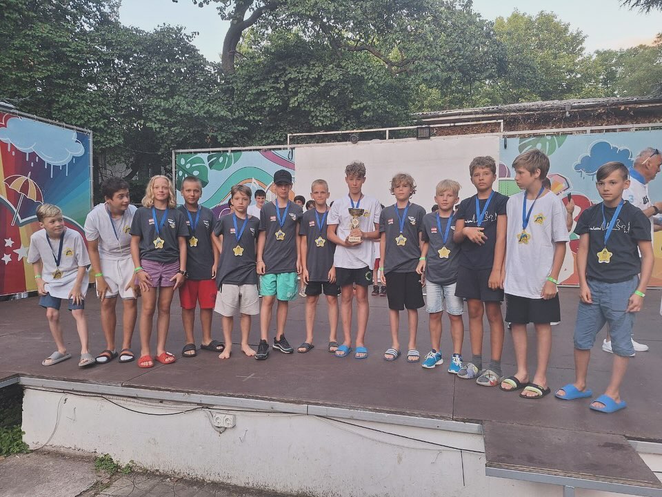 Sporta grupa U11 ar 2.vietas kausu!🥈🏆
Apsveicam un lepojamies ar mūsu jaunajiem sportistiem! 🥳
Novēlam panākumiem pilnas nākamās spēles!🏆