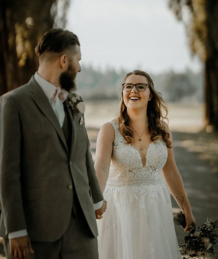 If you ever meet someone who makes your life flow easier and makes you laugh a lot keep them, that's all you need. 🤍
Gerade habe ich mit Schrecken festgestellt, dass ich euch noch garnichts von dieser schönen September Hochzeit vom letzten Jahr gezeigt habe.
Deshalb, here we go....
S&P thank you for the time we spent together 🫶🏽
#authenticlovemag #swissweddingphotographer #swissphotographer #weddinginspiration #weddingswitzerland #emotionsurfers #lookslikefilm #belovedstories #bitesandtickles #brideandgroom #dirtybootsandmessyhair #weddingseason #wedding2025