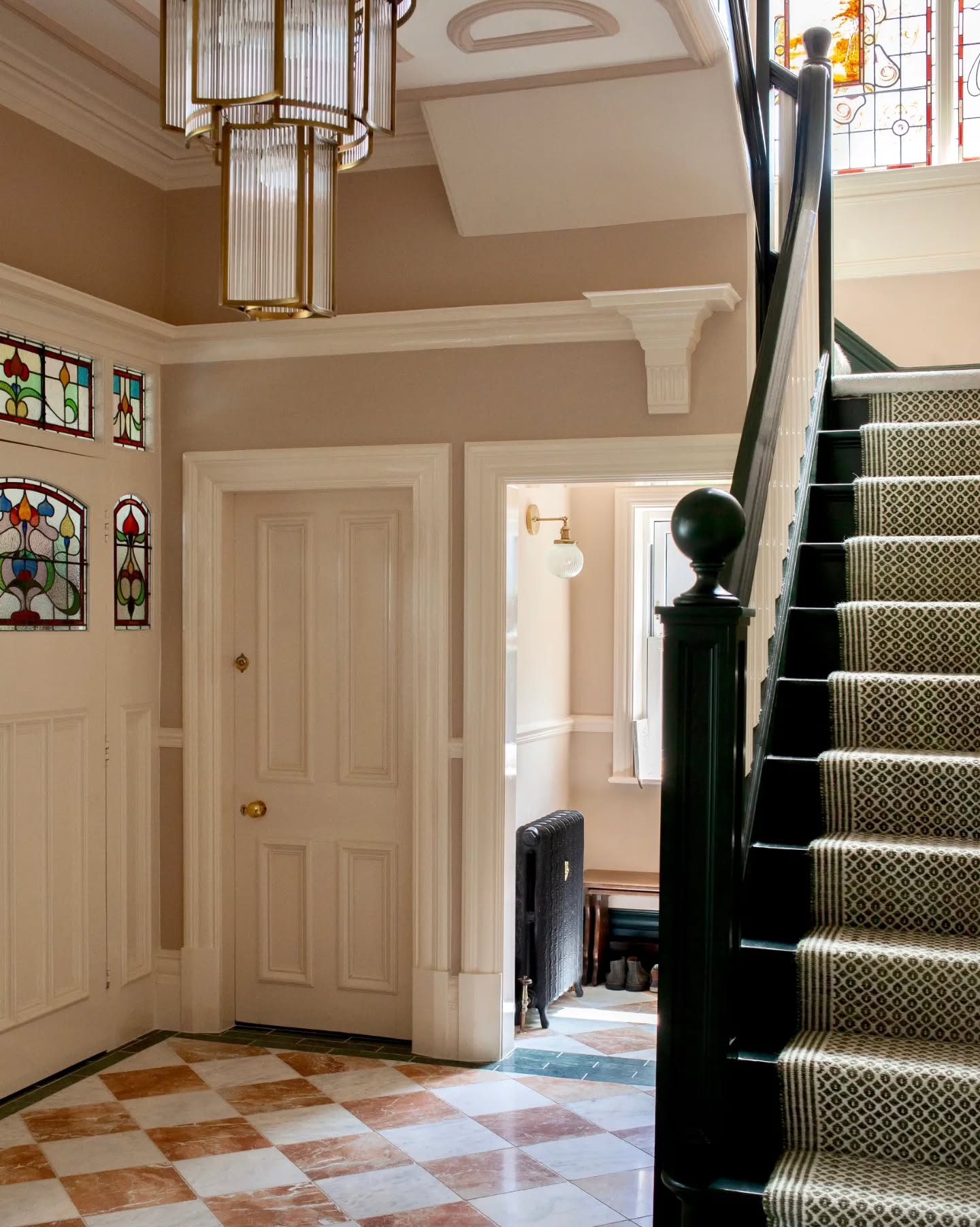 Good morning!
Do you have sun this morning? We have sun this morning. Might this be the start of summer? 🌞
Am back at @renovating_harrogate today to show you the staircase. Half of which was originally boxed in and messed about with to provide a separate entrance to the first floor flat. Honestly, the state of this house (or two flats) was real bad. Swipe to see the same space after the partition was removed. Swipe again to see Andy in his element - I think this was their first day with the keys to their new home and he was already at it with his hammer and crowbar, lifting up boards to see if the bottom half of the original staircase was still there. Luckily they were! Hoorah! But the original newel post and half of the spindles were not. Booo!
Thanks to @lomaxcontractors who did a cracking job of restoring the lower half of the staircase back to its former glory.
What a beaut 😍
📷 @alicekemp__