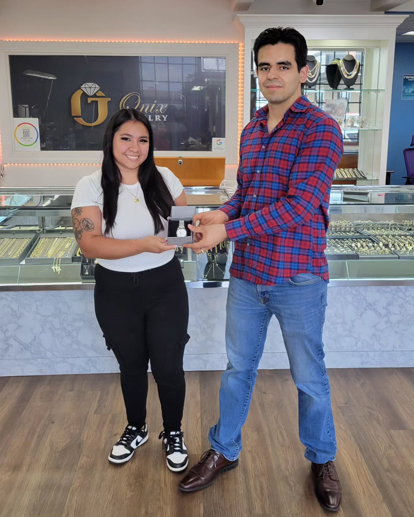 Felicidades a la ganadora de la rifa del día de los padres: Maggie.
Gracias a todos los que participaron.
Si usted desea participar, siganos en nuestras redes sociales.