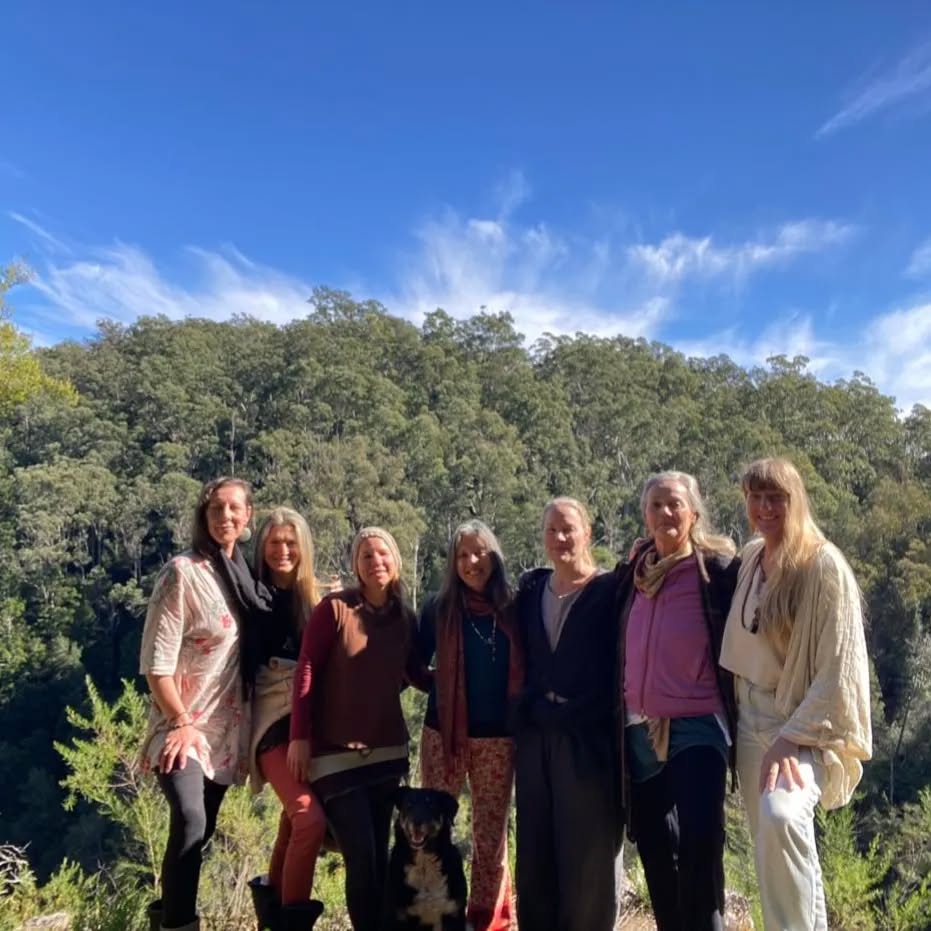 SISTERS ON THE EDGE ~ These Amazonian Warrioresses are currently navigating a shadow period of transpersonal growth. In July, they will step into sweat lodge ceremony together and face all the deeper untrue truth they were living...
@theholisticfamilyhive
@wildriverrose
@elemental.reconnection
@elfen_womb_energy
@lyrajean11
@bronymarshall
#sweatlodge #shadowwork #thewayofthewarrioress
#amazonianastrology #theshamanicway #transpersonal #thesisterhood