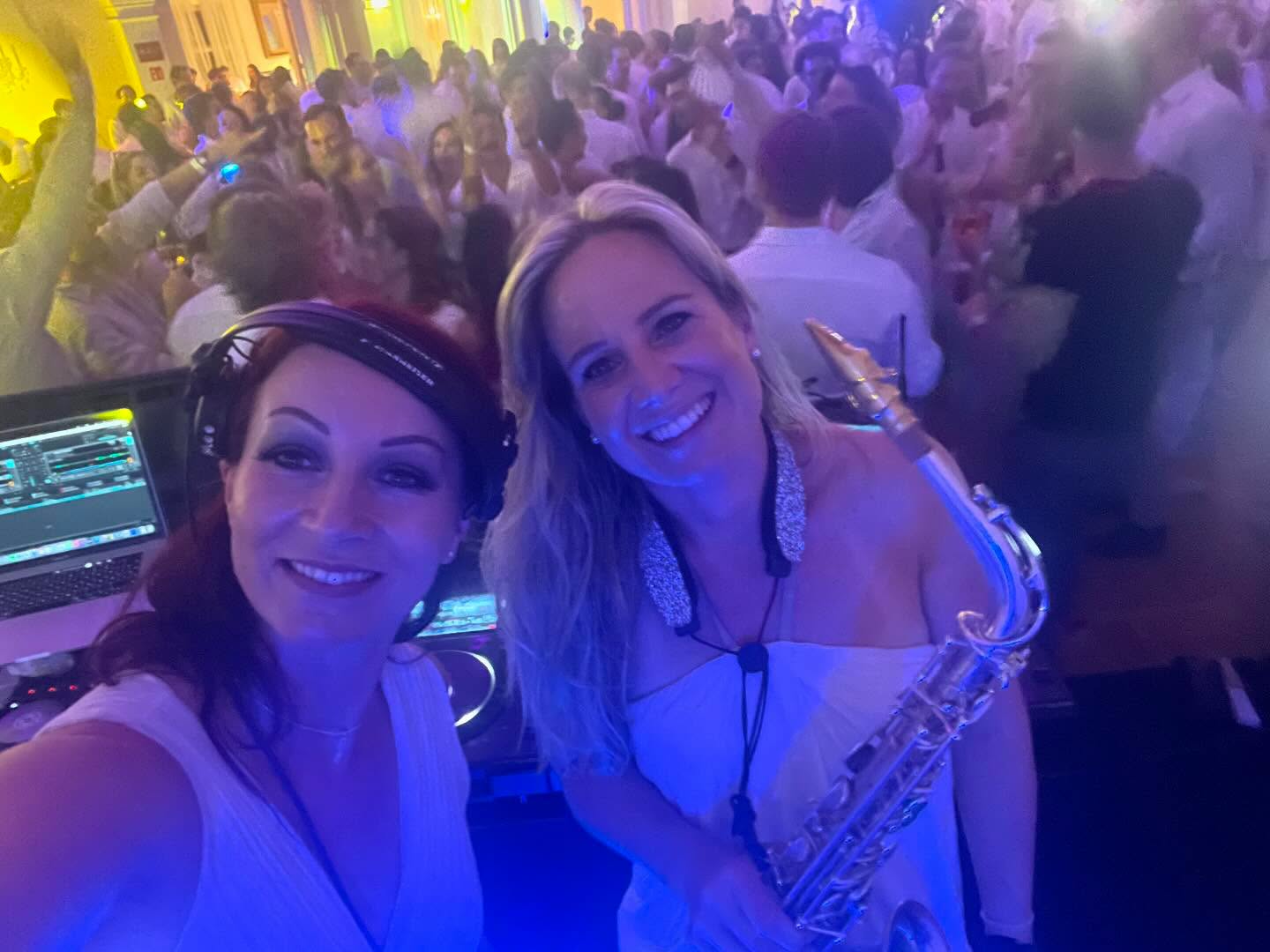 … so eine wahnsinnig coole Stimmung beim Sommerfest von Deloitte 🎉 #deloitteconsulting #sommerfest #kursalonhübner #jassyfield #saxgoespop